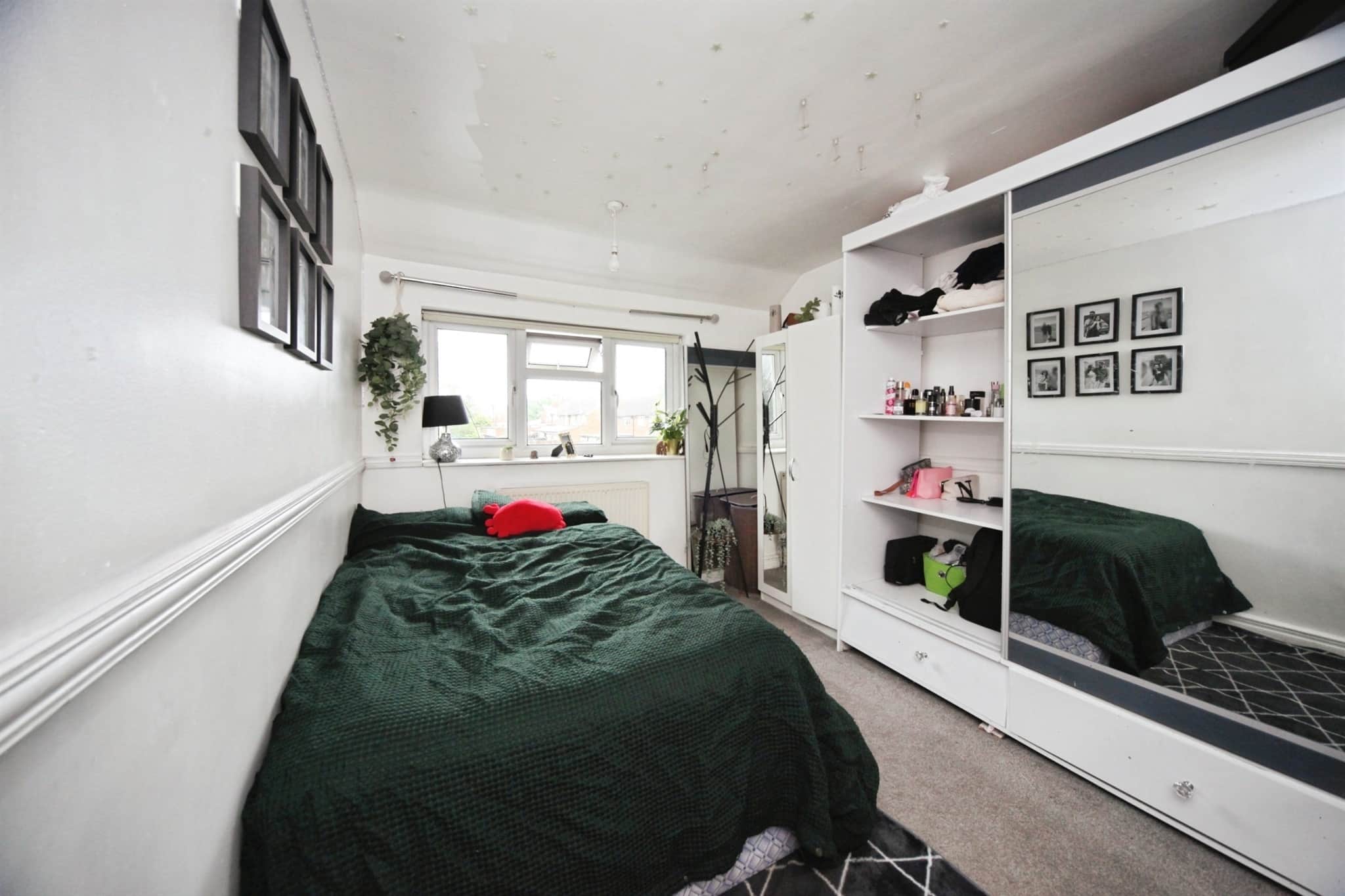 Property at Sundon Park Road, Luton