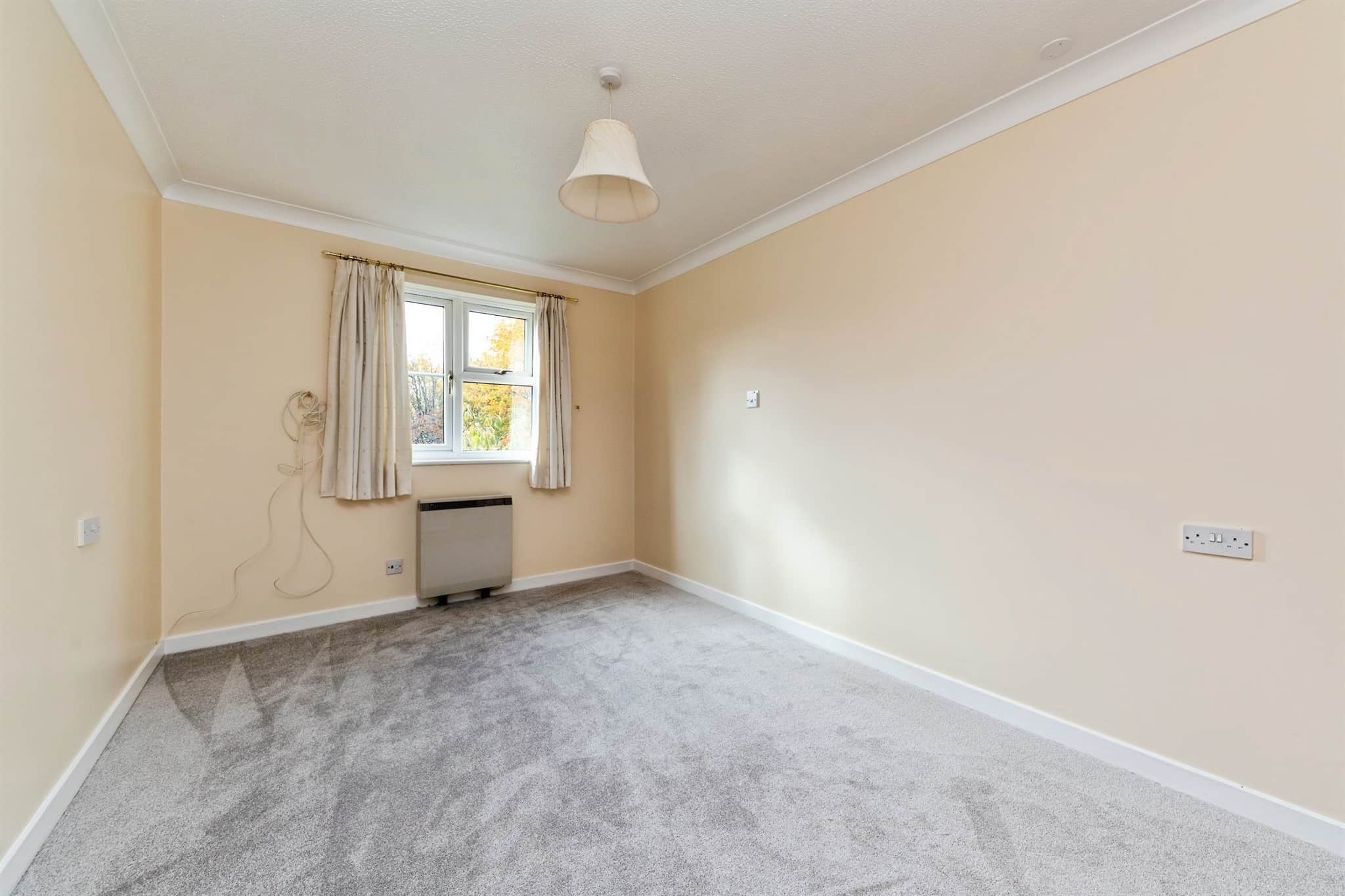 Property at Roseacre Gardens, Welwyn Garden City