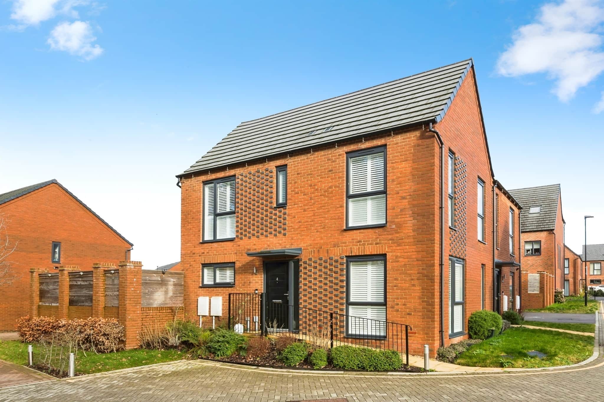 Property at Burtenshaw Close, Copthorne, Crawley