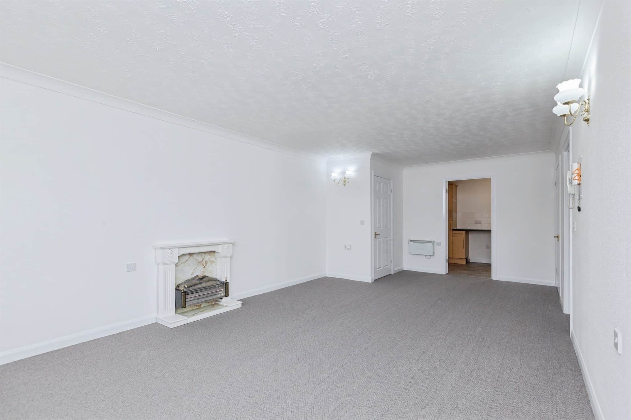 Property at Winterburn Gardens, Whetstone, Leicester