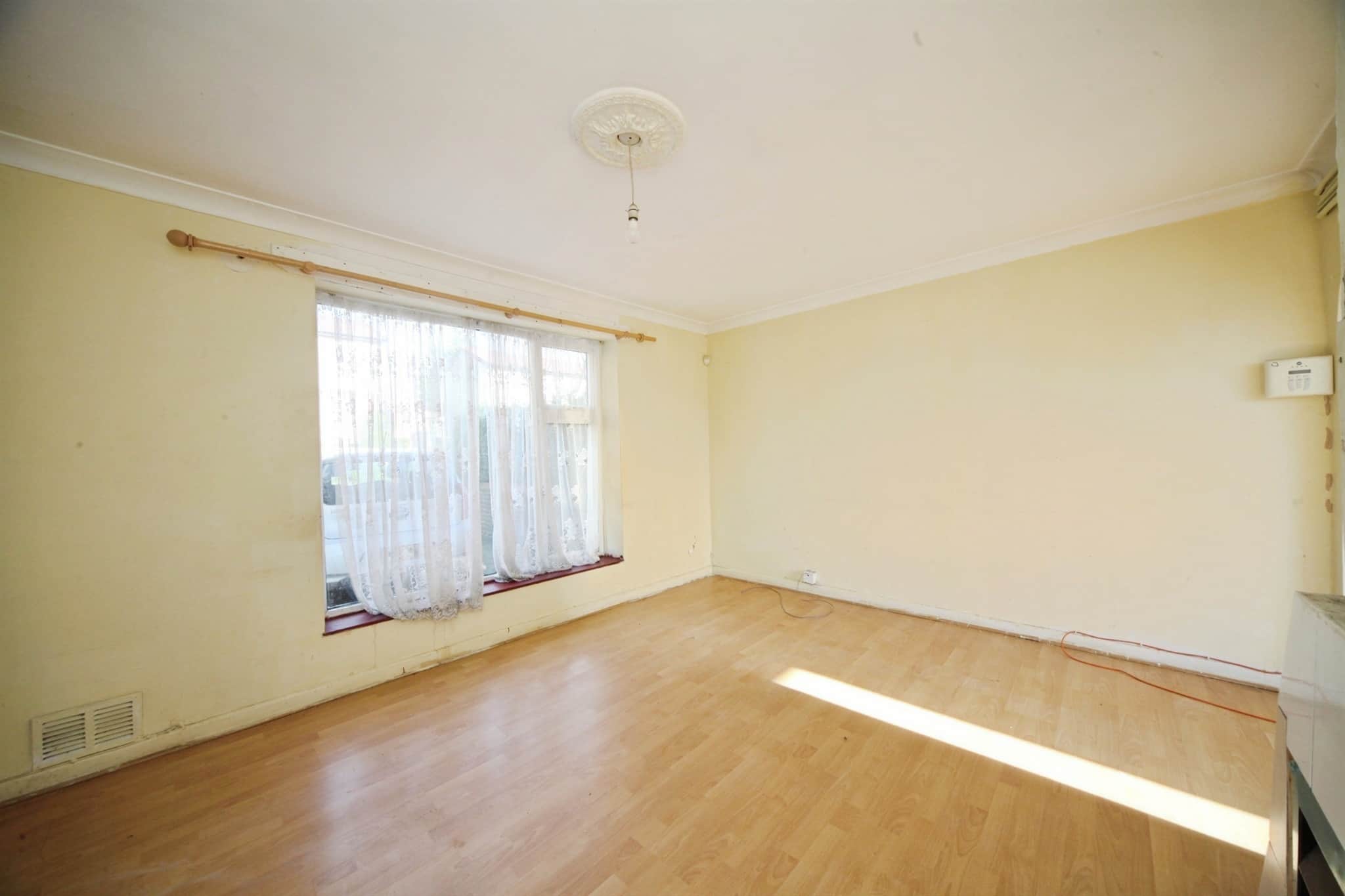 Property at Dovehouse Hill, Luton