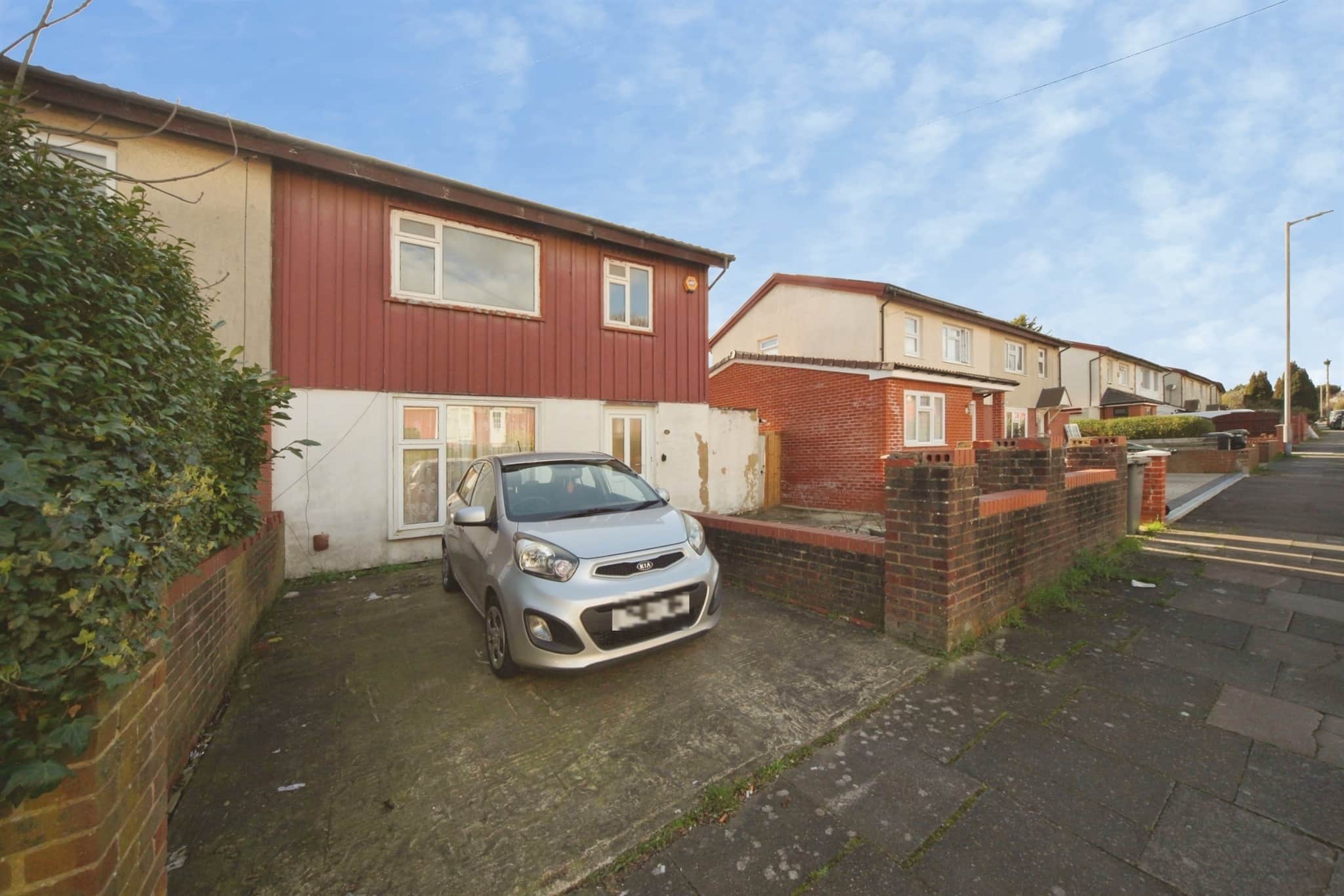 Property at Dovehouse Hill, Luton