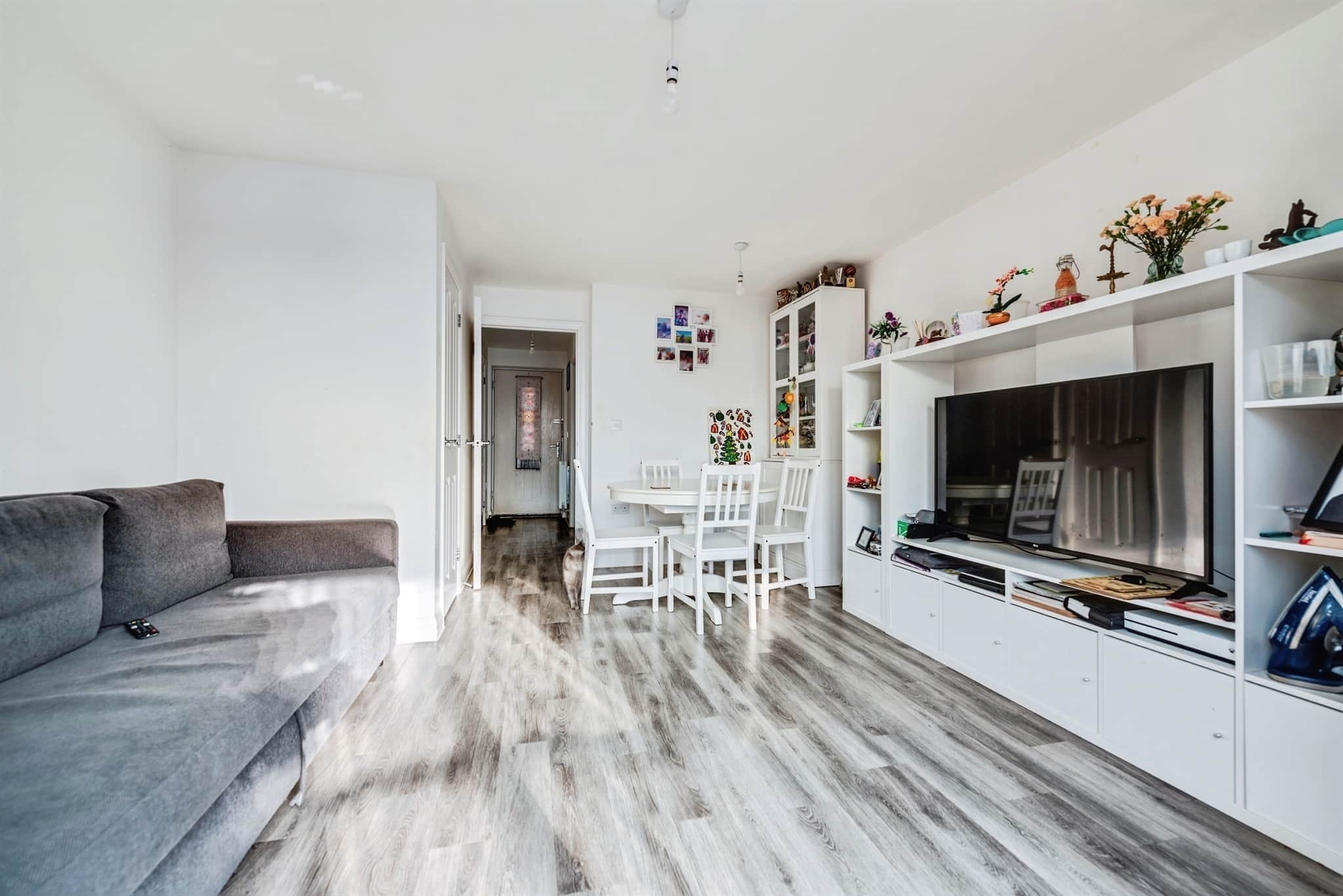 Property at Kestrel Crescent, Witney