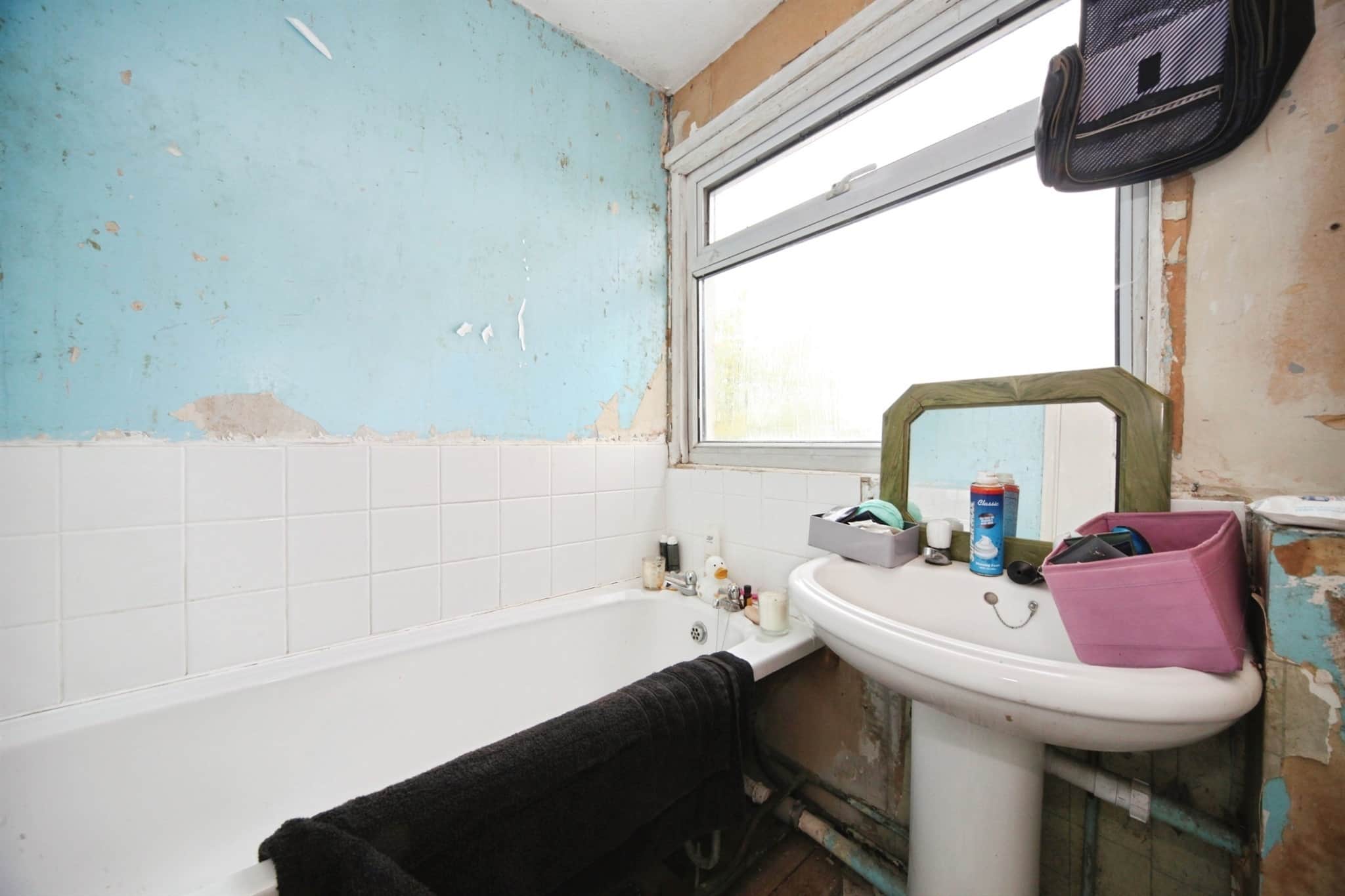 Property at Axe Close, Luton