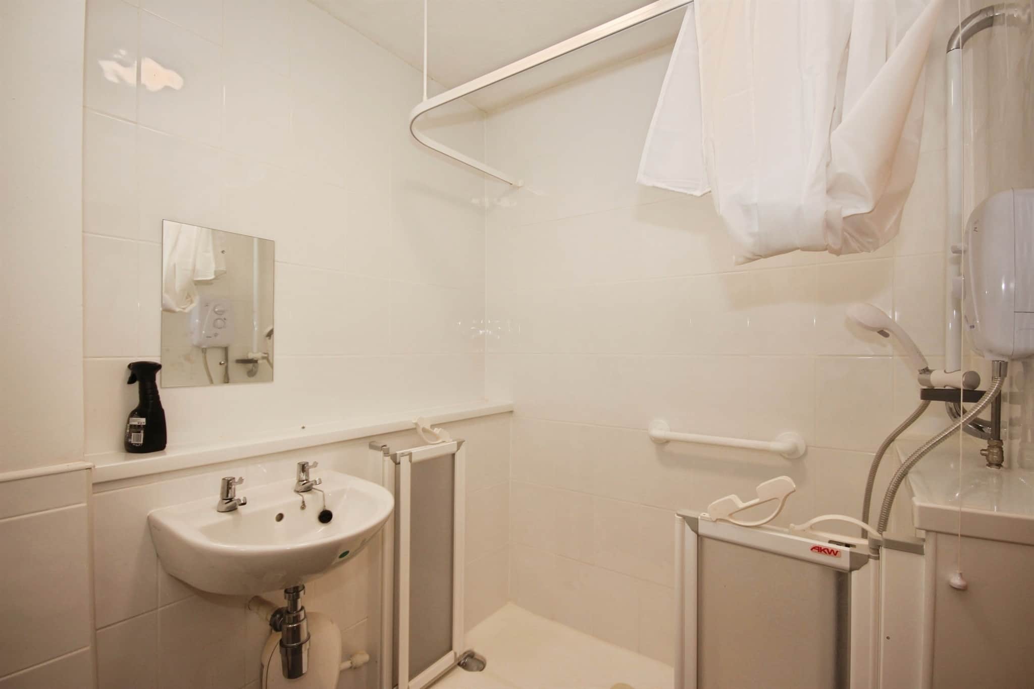 Property at Binswood Avenue, Leamington Spa