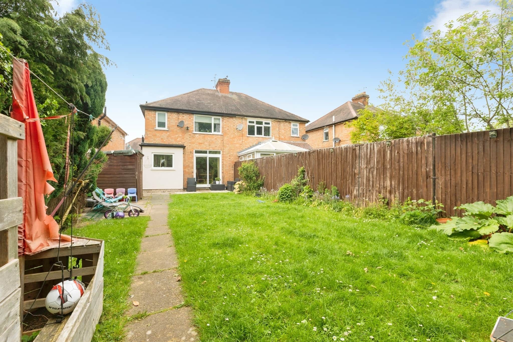 Property at Oakleigh Avenue, Glen Parva, Leicester