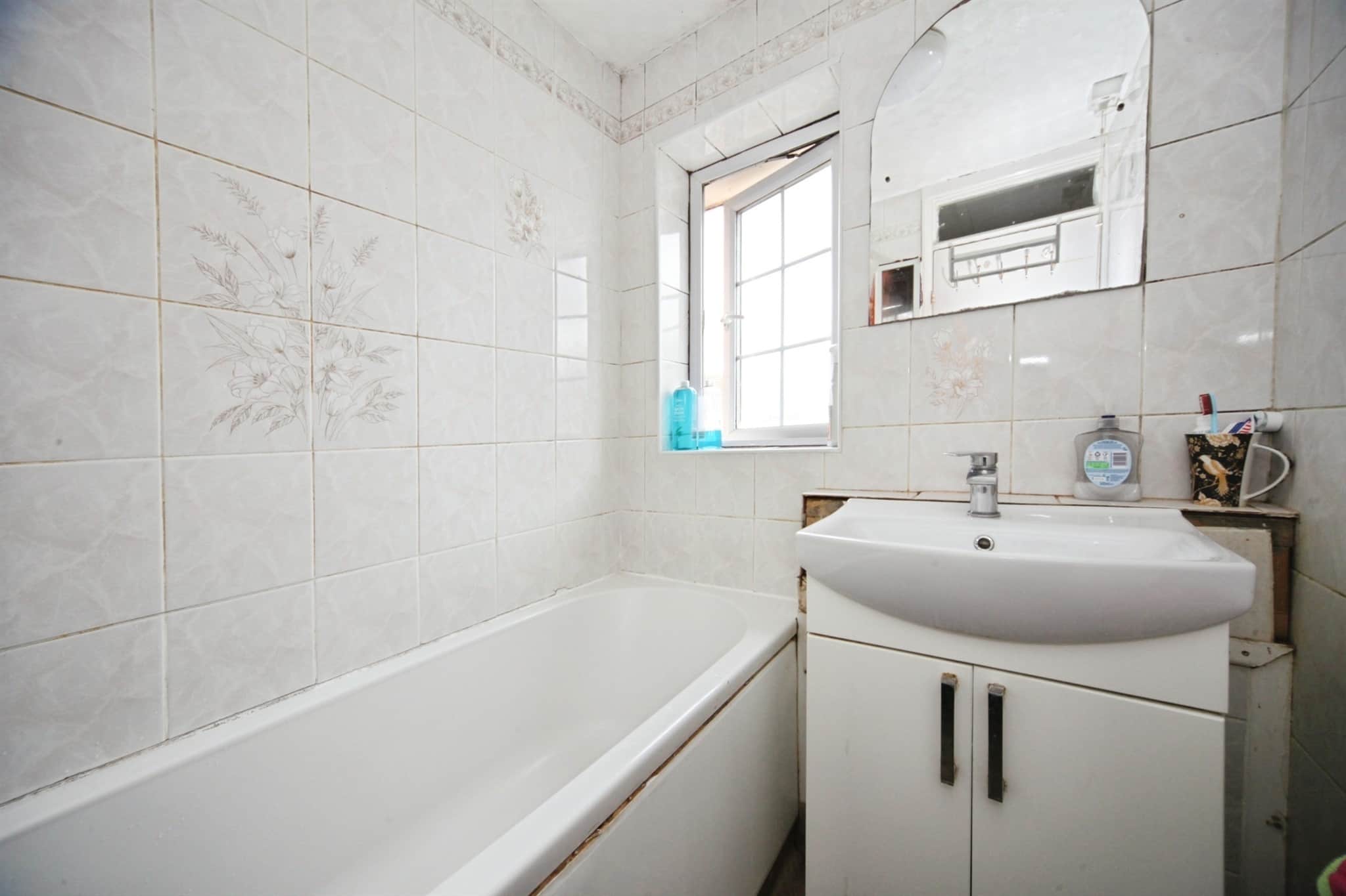 Property at Oatfield Close, Luton