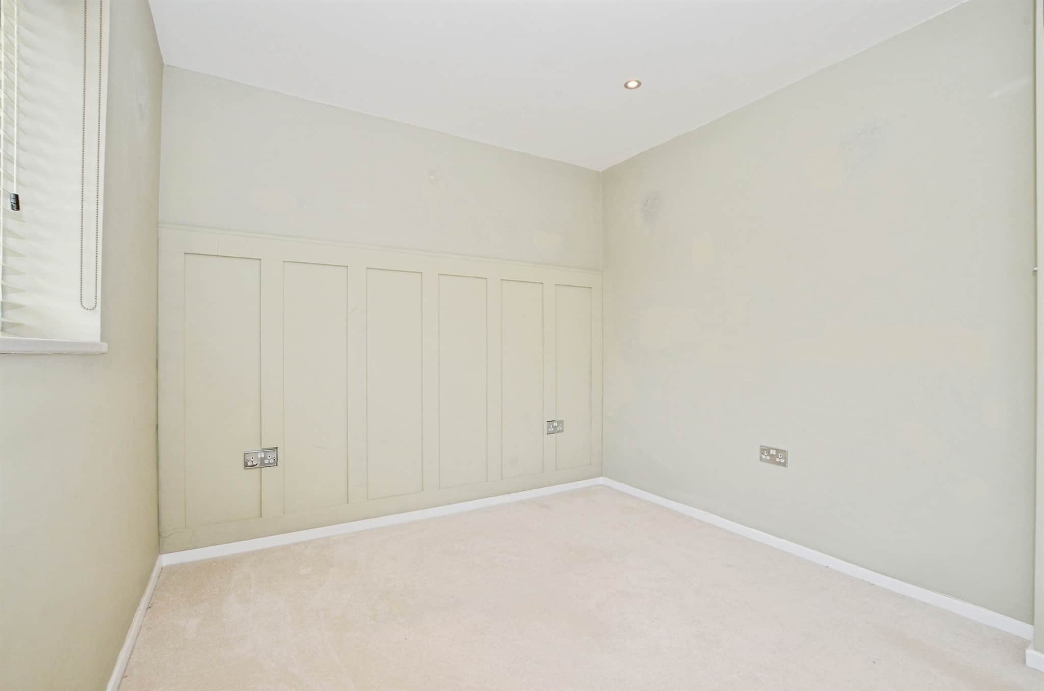 Property at Ivinghoe Road, Bushey