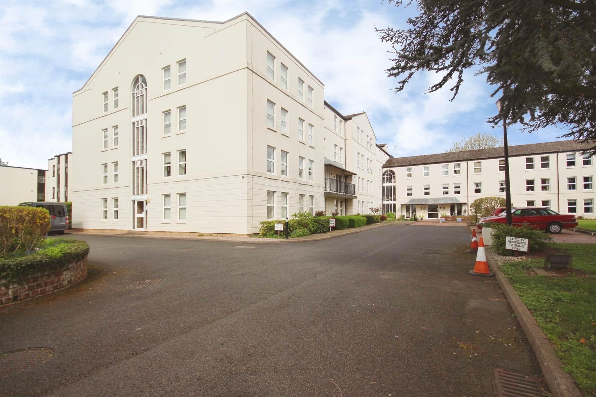 Property at Binswood Avenue, Leamington Spa