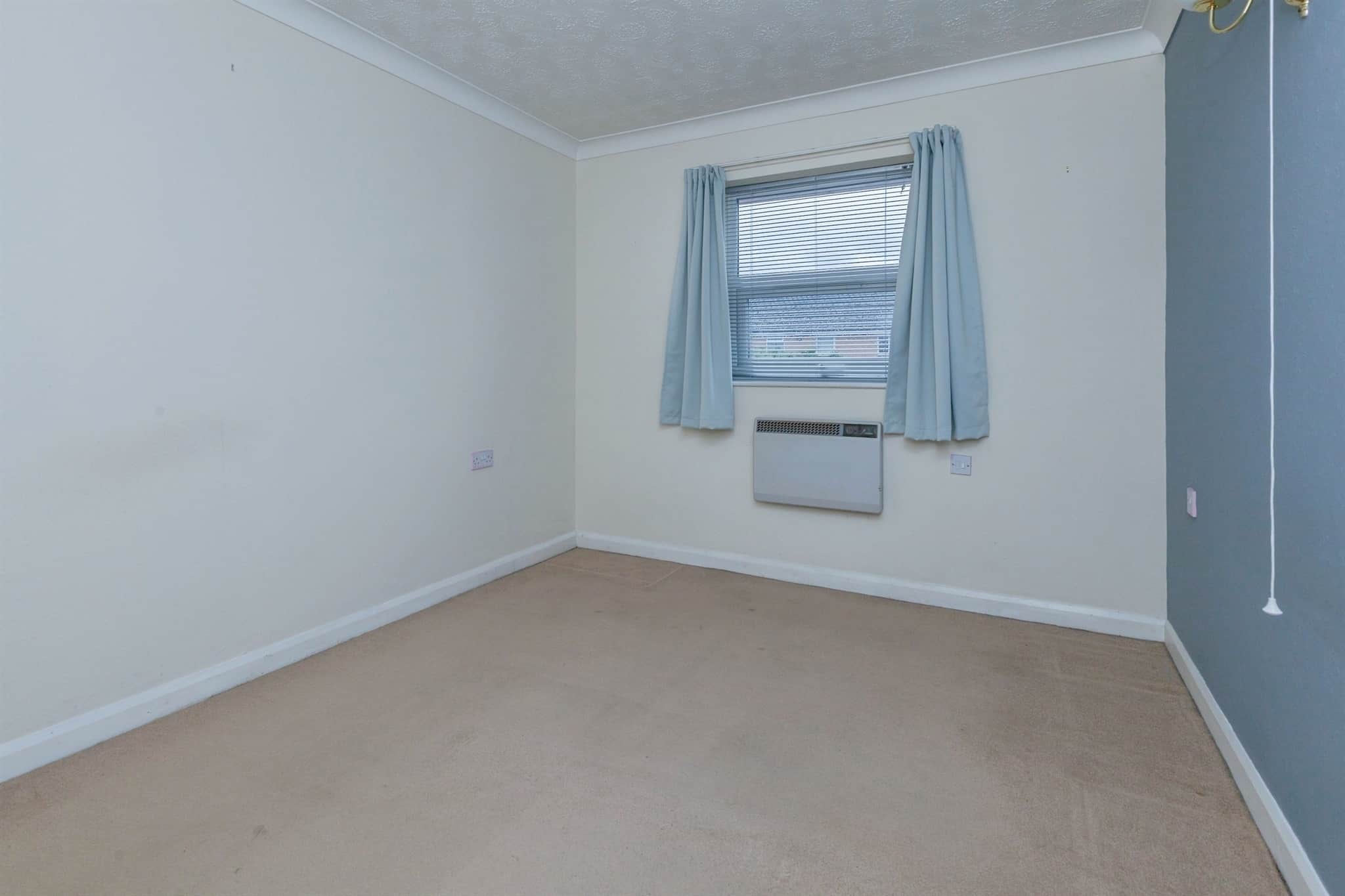 Property at Winterburn Gardens, Whetstone, Leicester