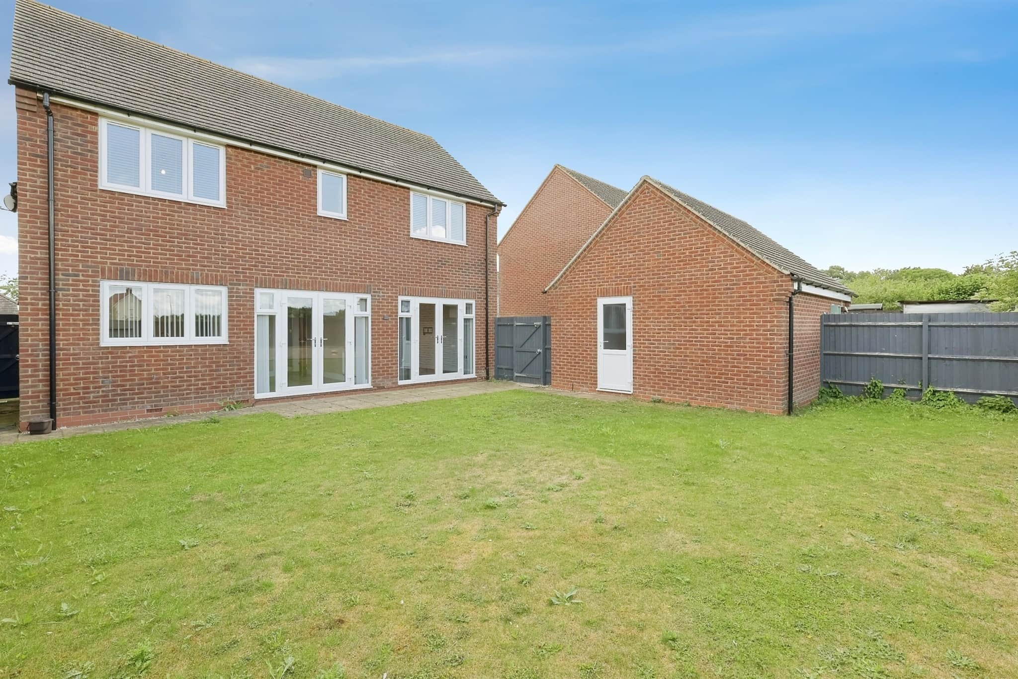 Property at Pagnell Close, Wootton, Northampton