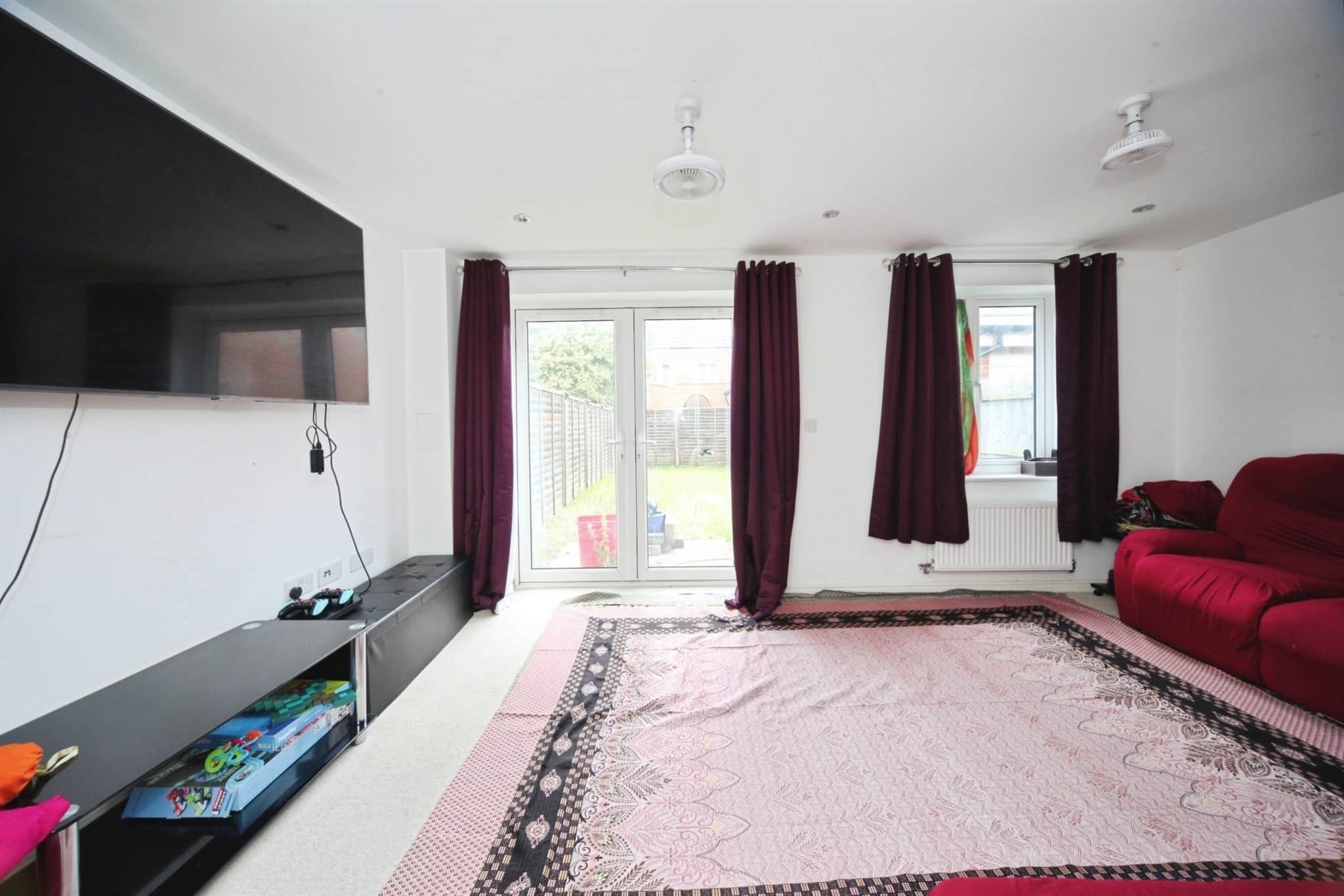 Property at Guardian Way, Luton