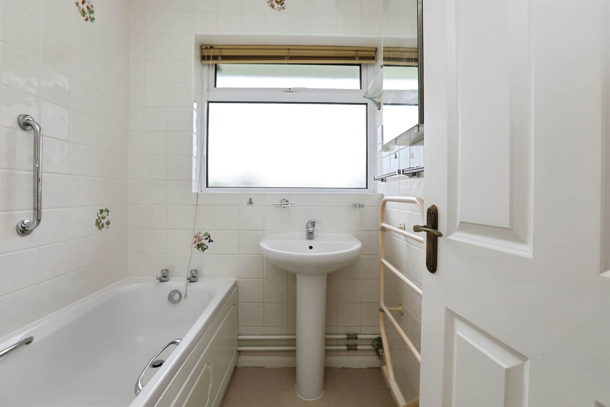 Property at Stoneleigh Close, East Grinstead