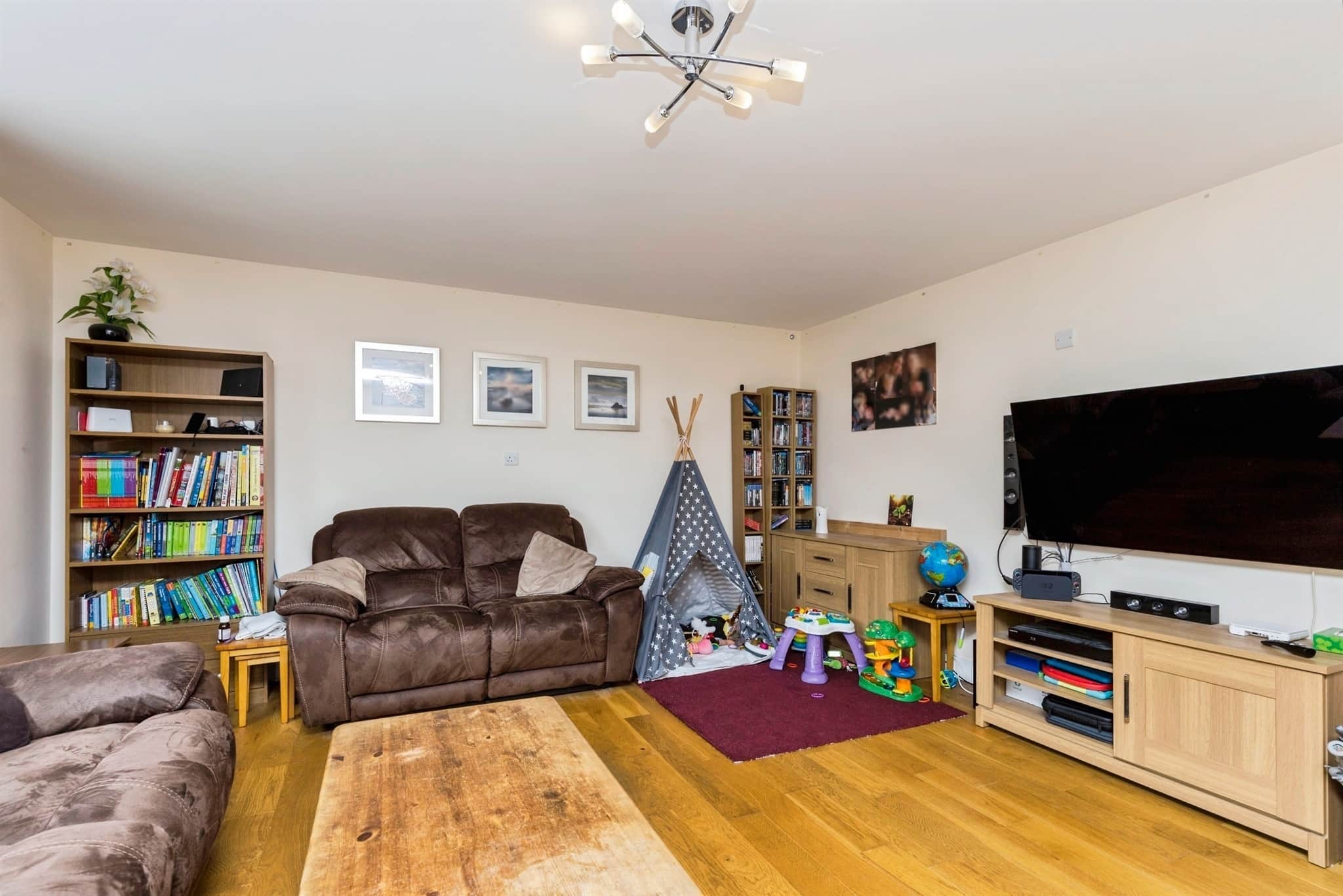 Property at Daux Avenue, Billingshurst