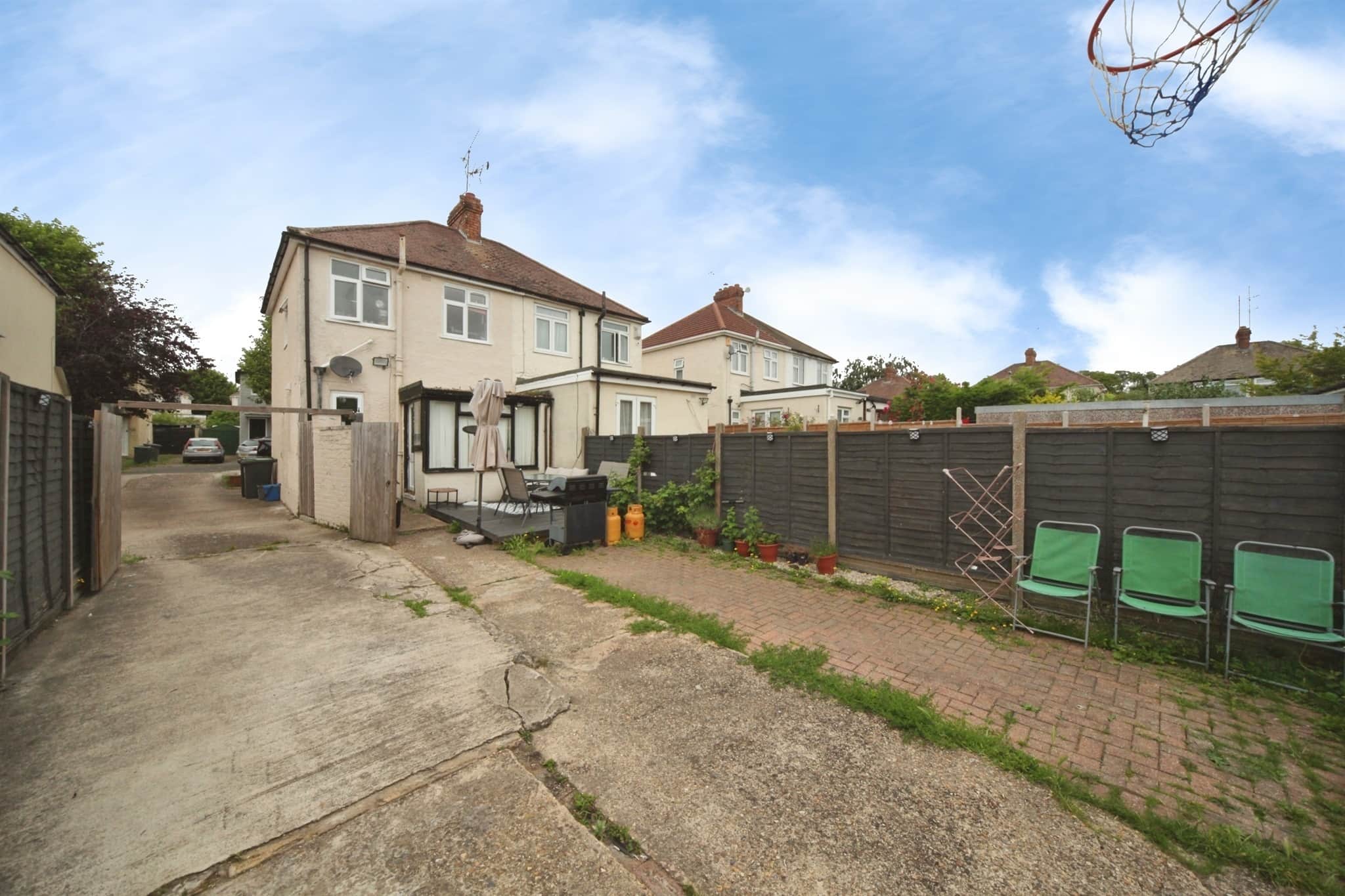 Property at Fourth Avenue, Luton