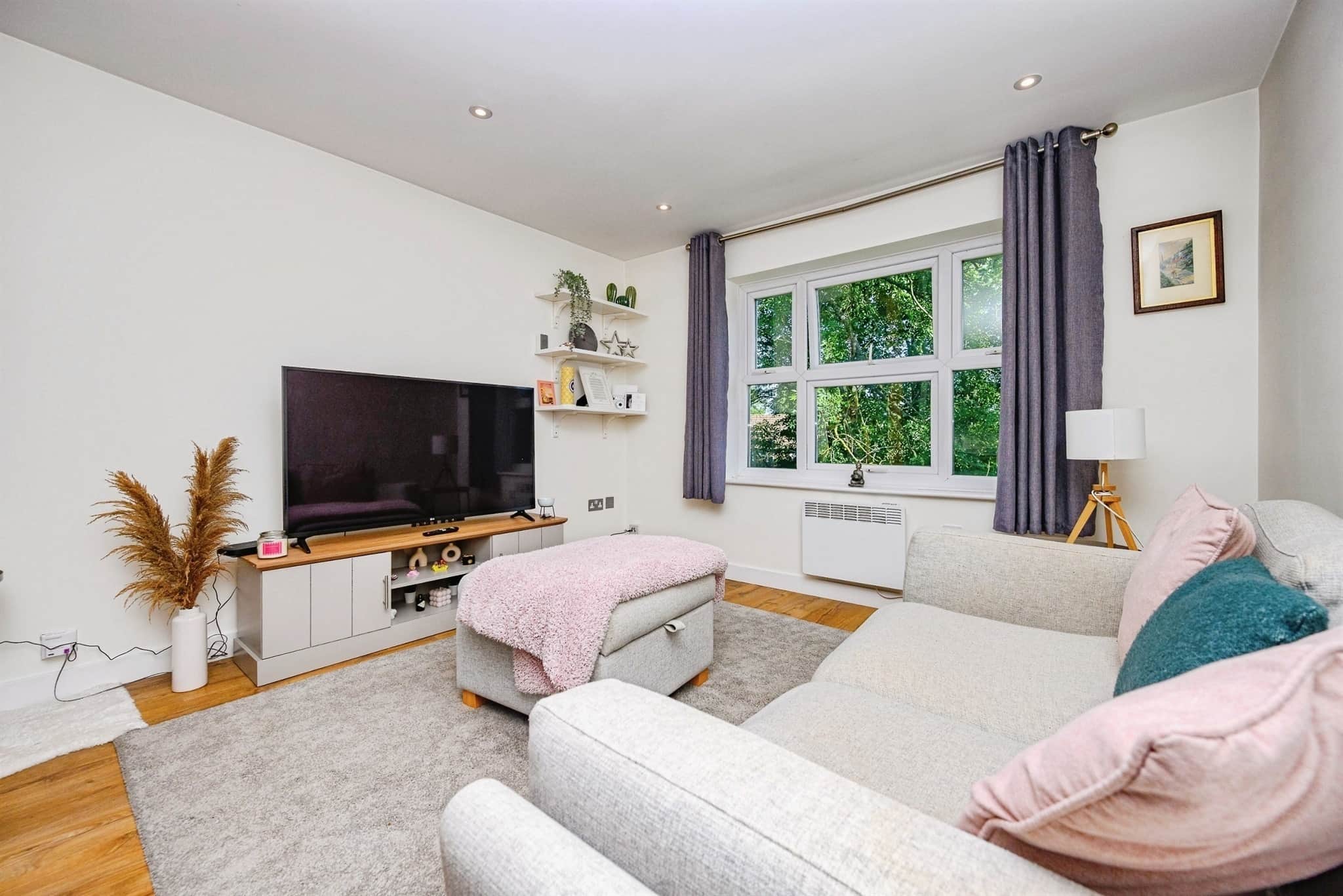Property at Windsor Close, Bovingdon, Hemel Hempstead
