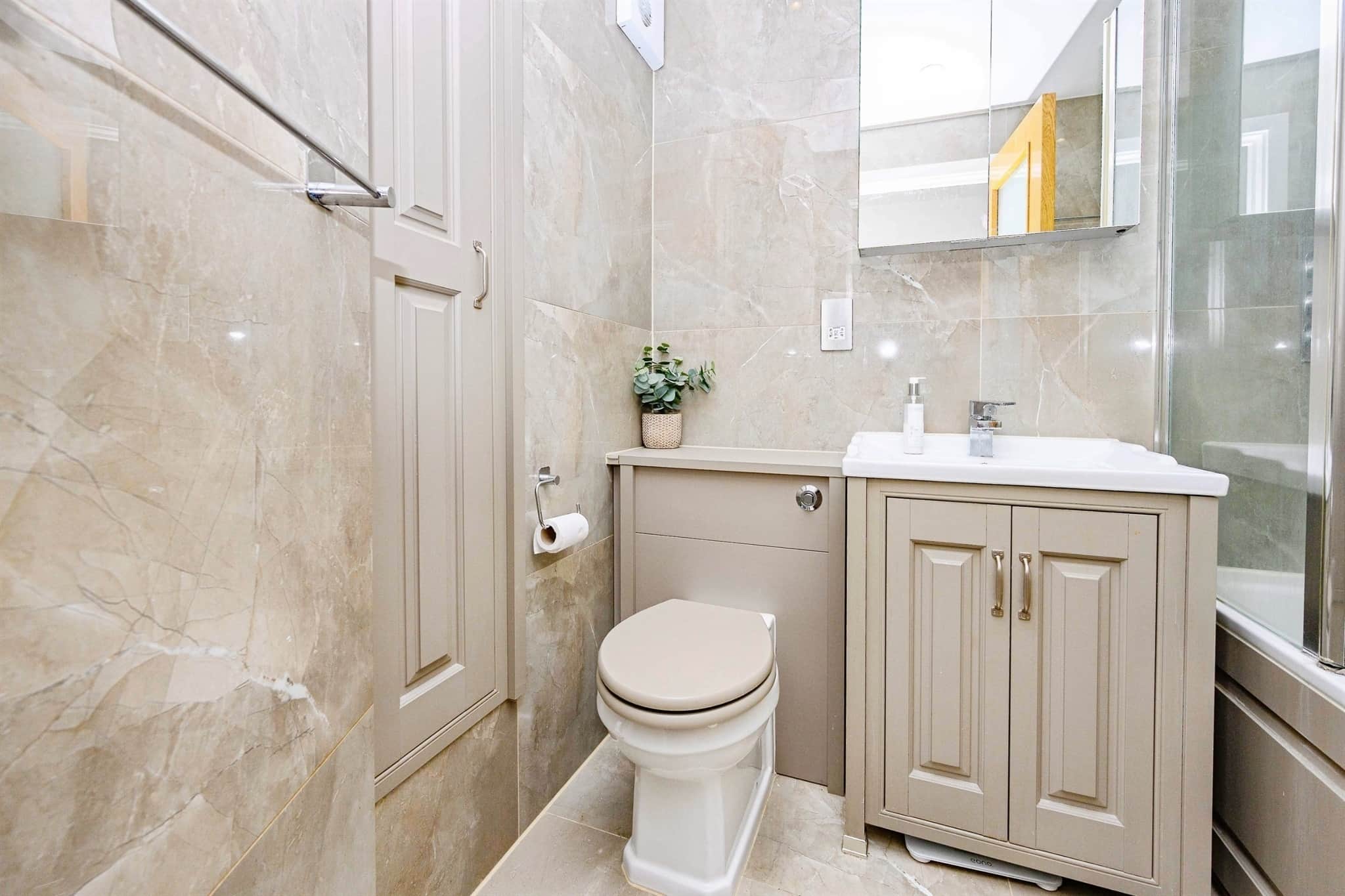 Property at Windsor Close, Bovingdon, Hemel Hempstead