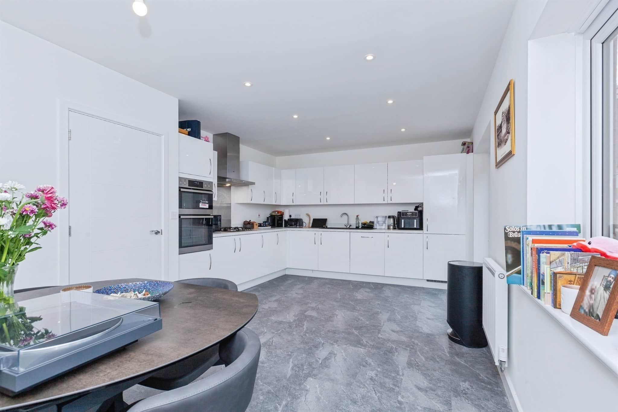Property at Weston Rise, Oadby, Leicester