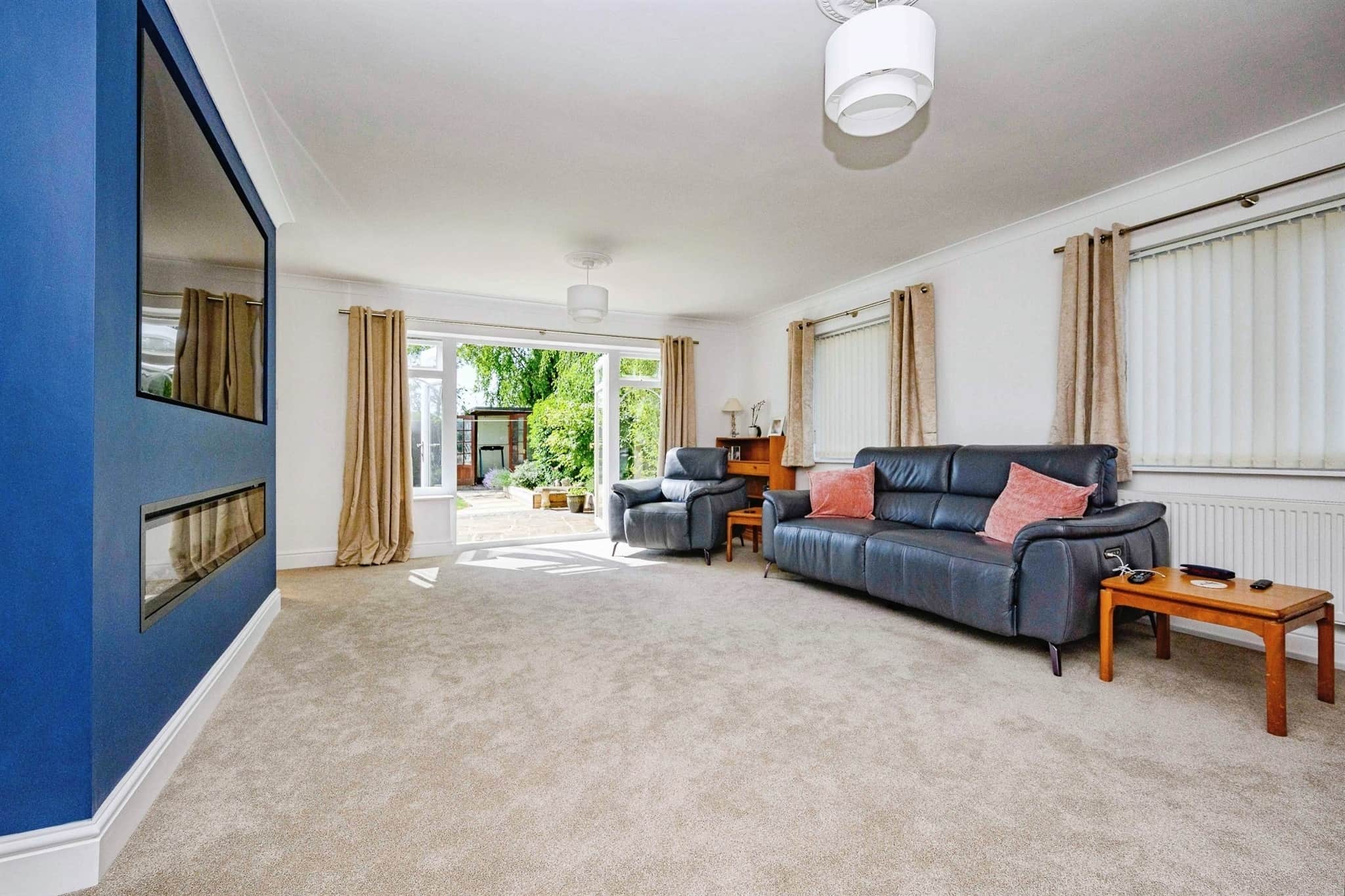 Property at Hillview Crescent, Luton