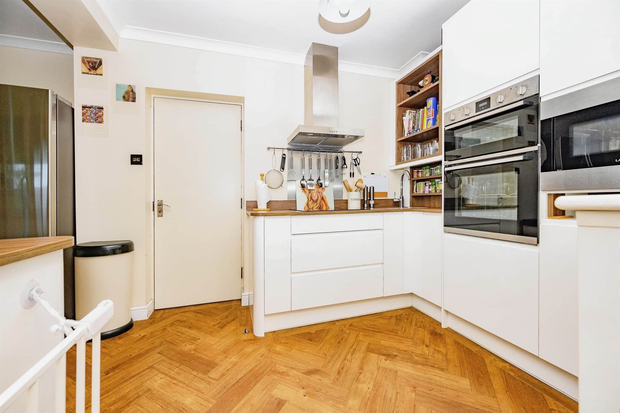 Property at Hillview Crescent, Luton