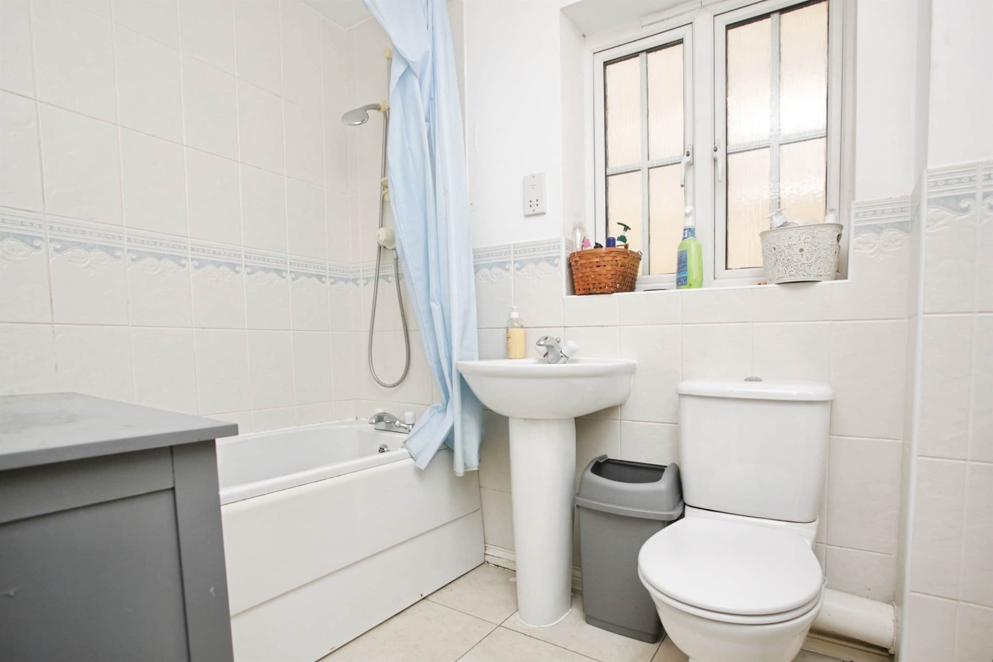 Property at Coton Park Drive, RUGBY