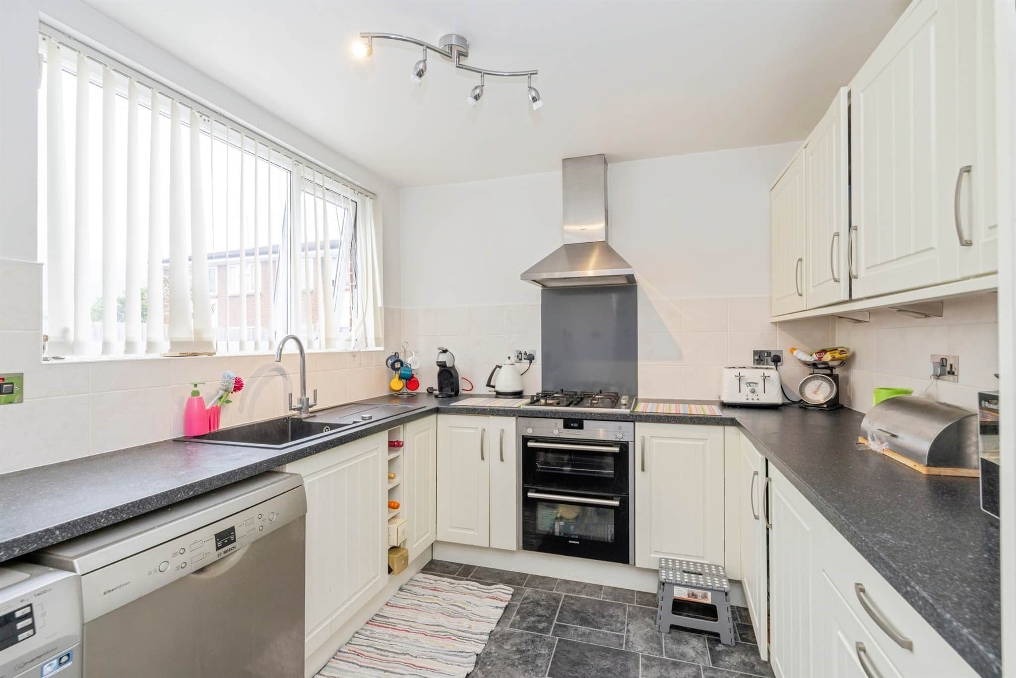 Property at Cooks Mead, Bushey