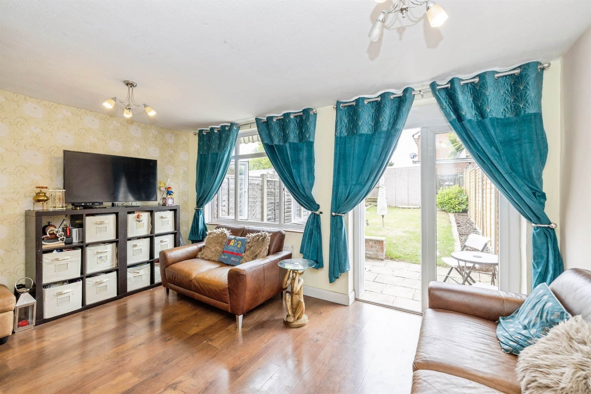 Property at Cooks Mead, Bushey