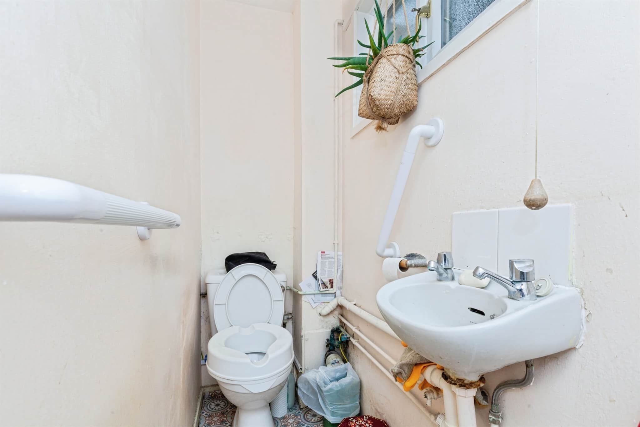 Property at Cross Hedge Close, Leicester