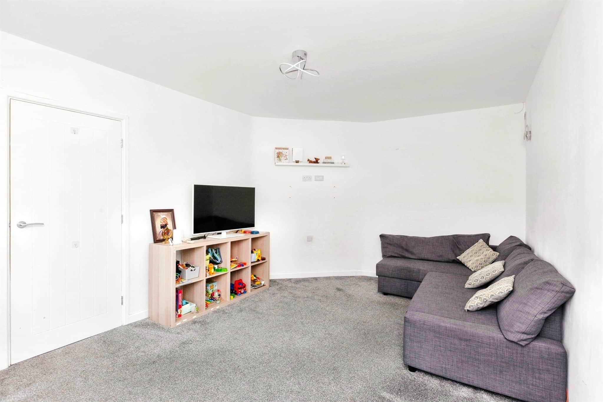 Property at Kew Drive, Oadby, Leicester