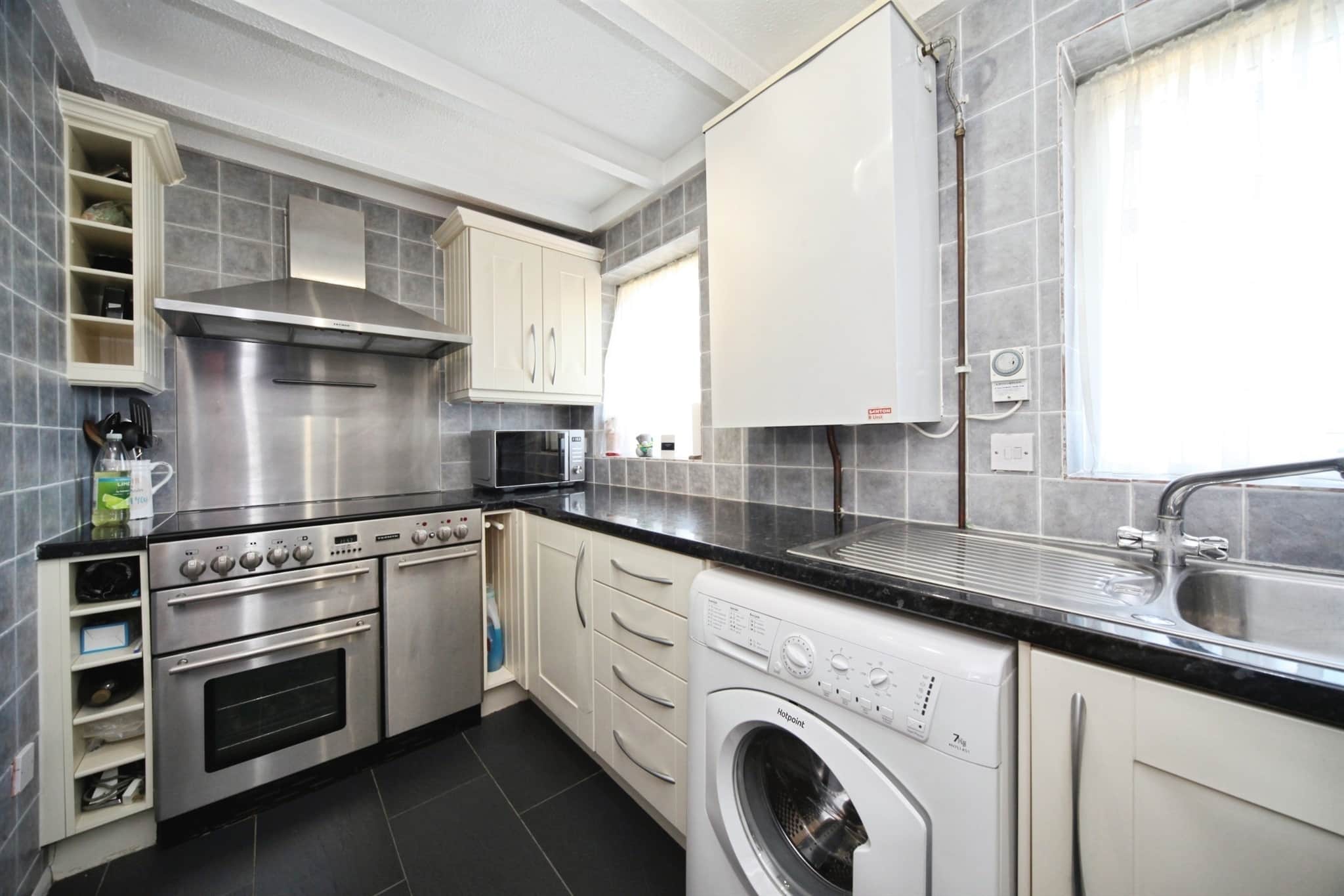 Property at Skua Close, Luton