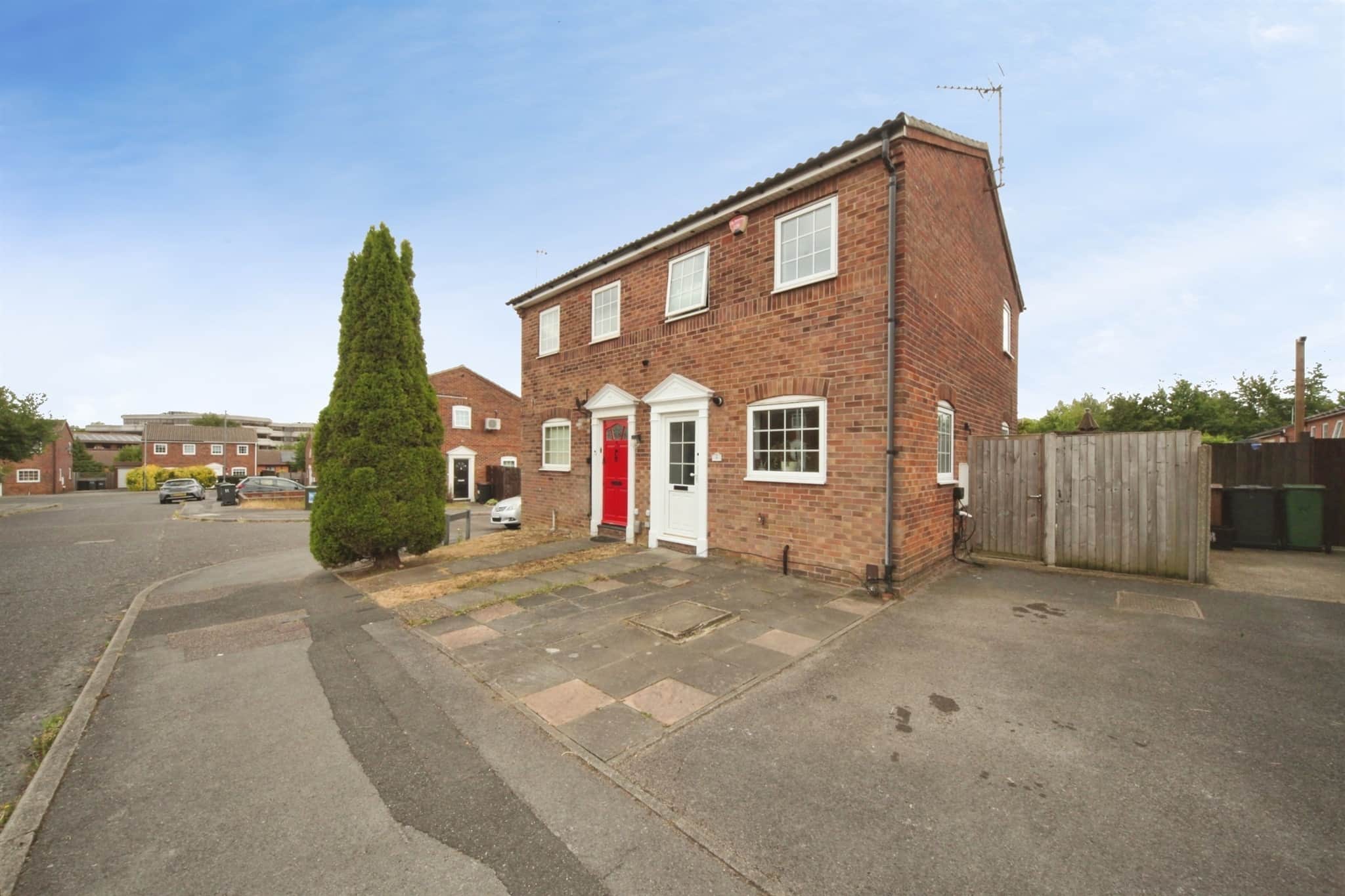 Property at Ardleigh Green, Luton