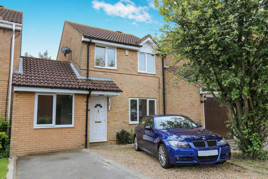 Property at Claverley Green, Luton