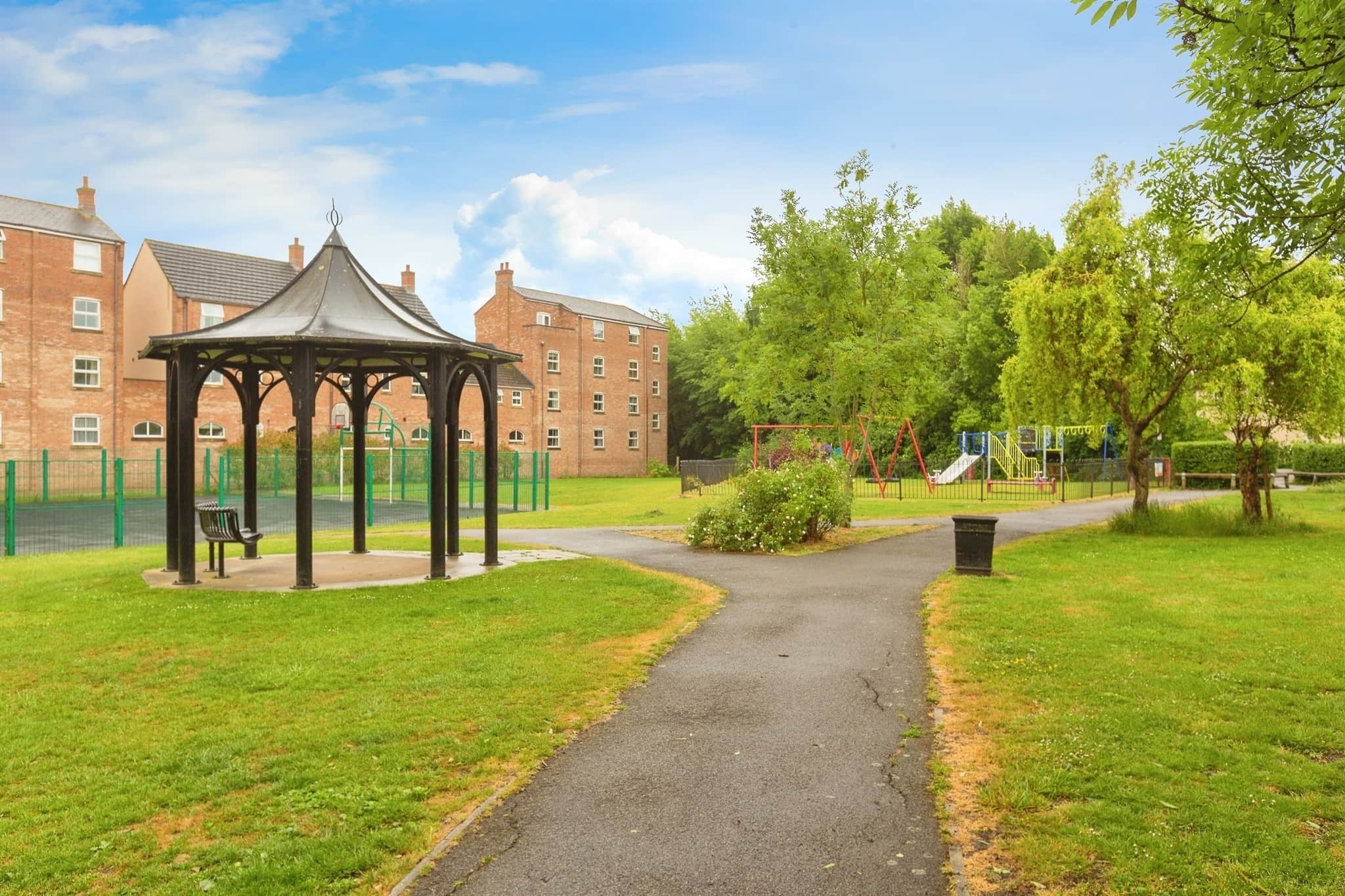 Property at Lodge Path, Aylesbury