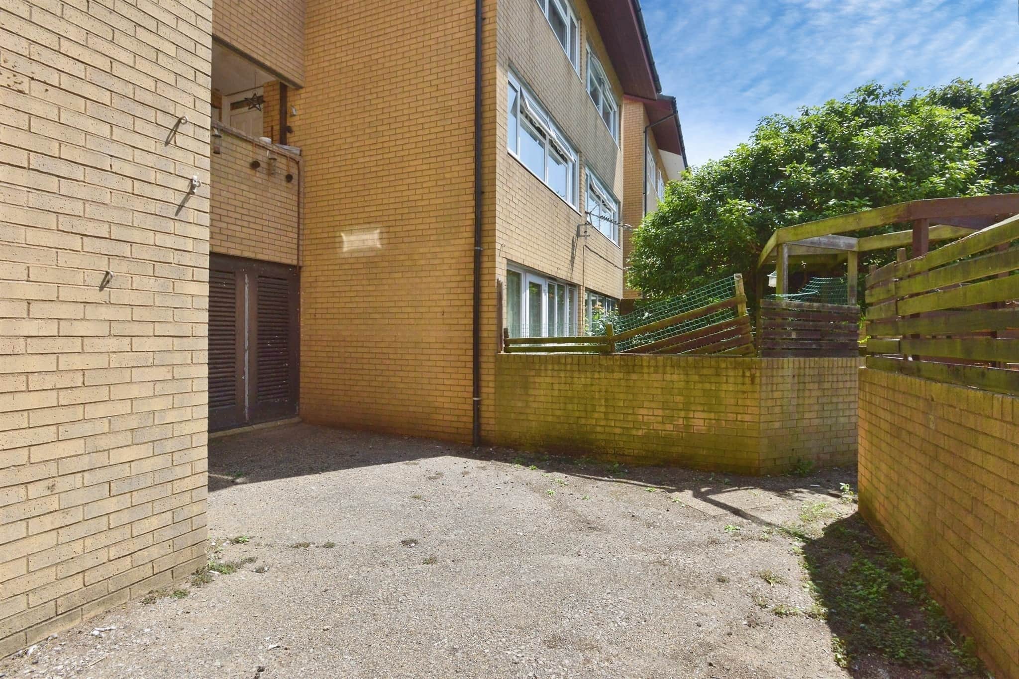 Property at Ramsons Avenue, Conniburrow, Milton Keynes