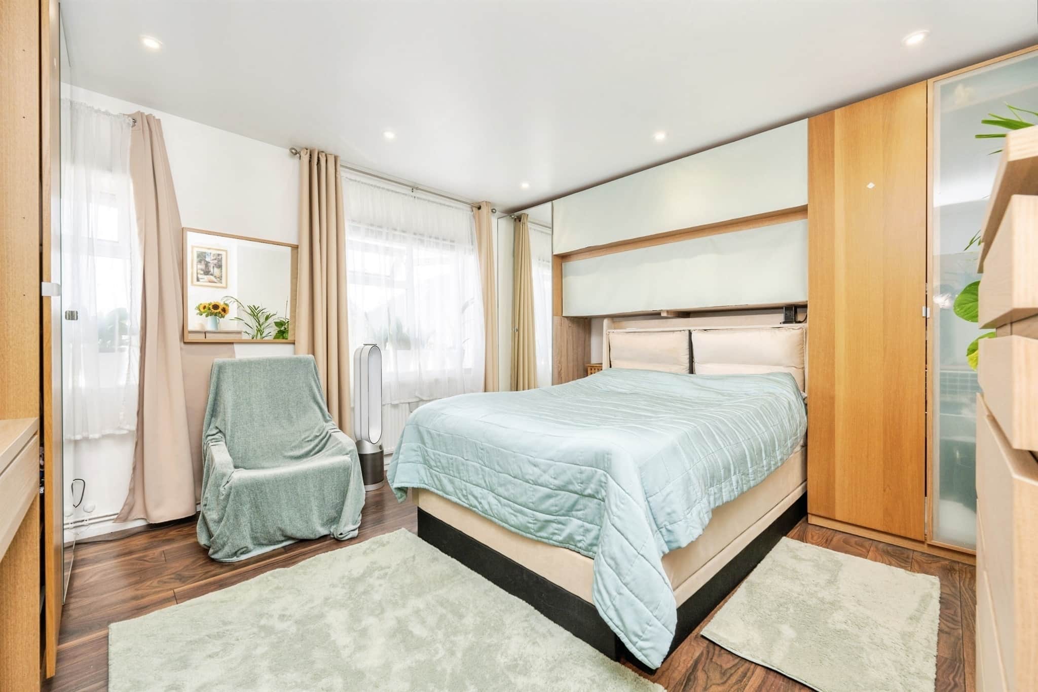 Property at Kenilworth Gardens, Watford