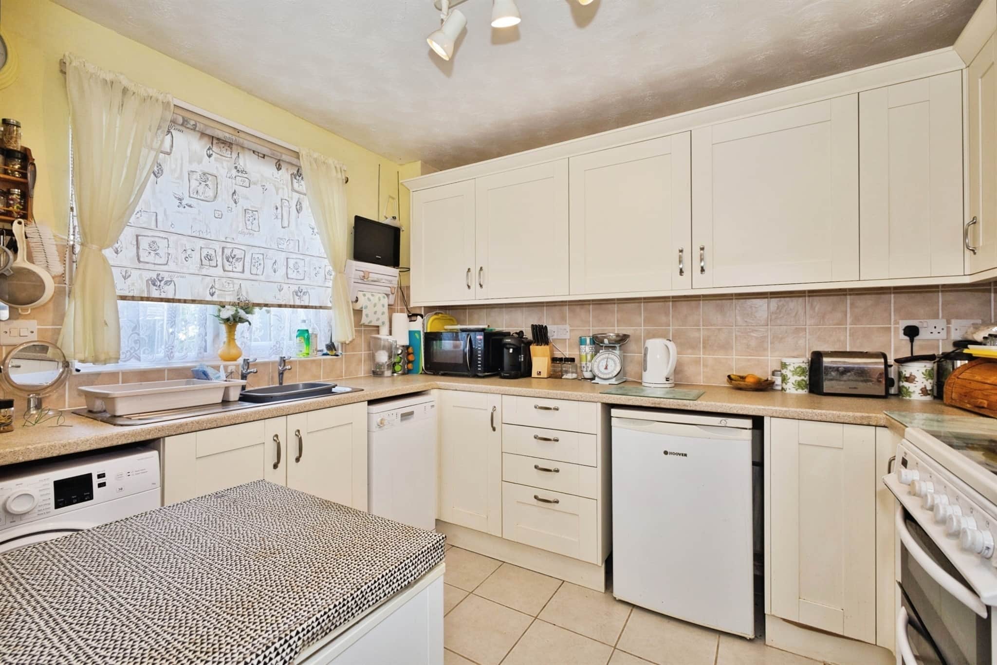 Property at Larkspur Crescent, Yeovil