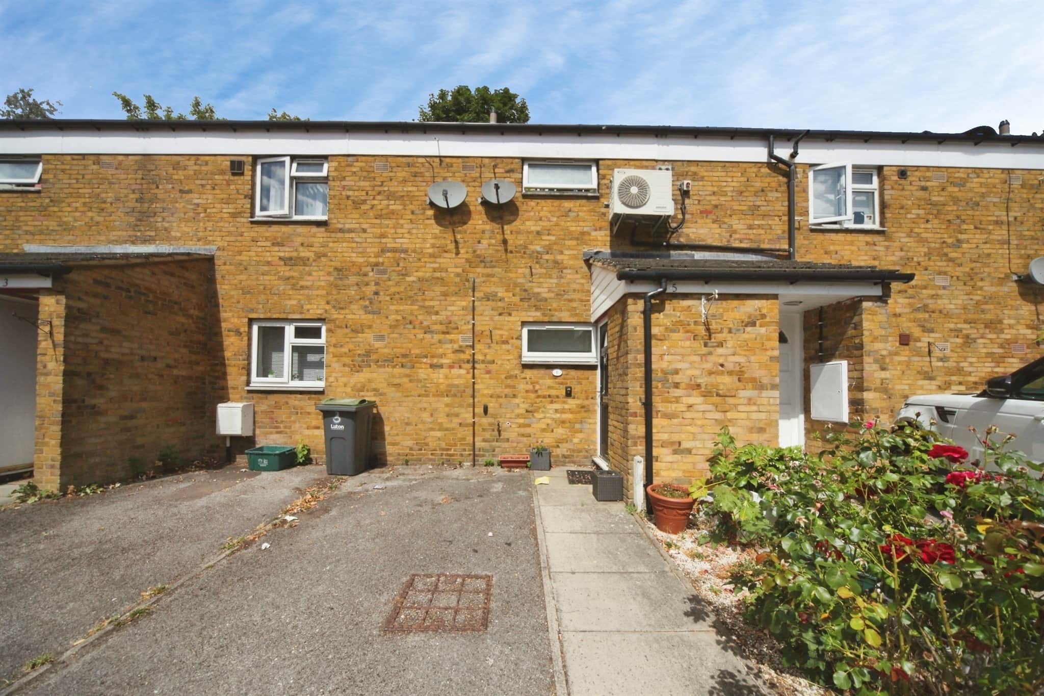 Property at Spear Close, Luton