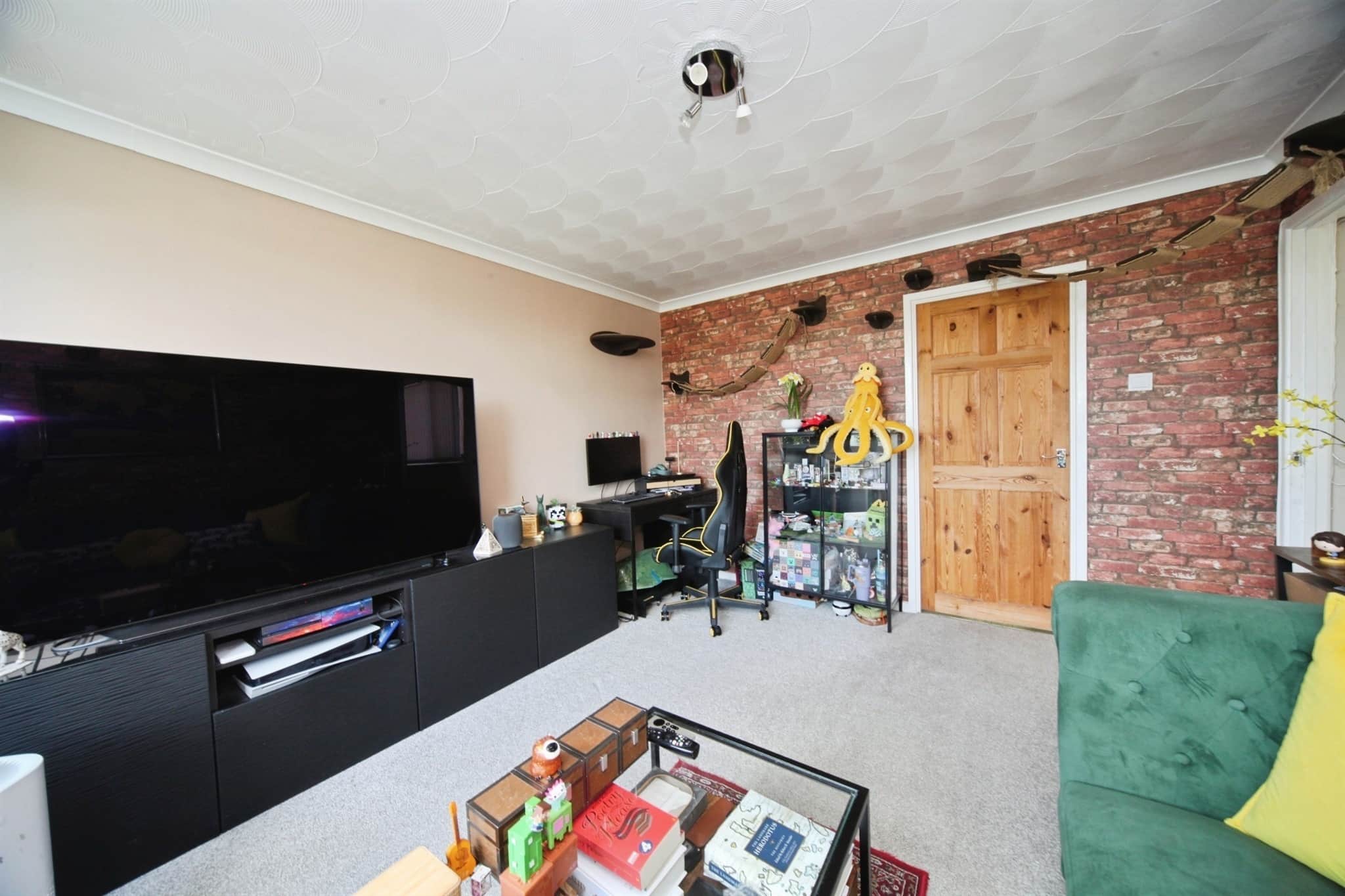 Property at Brendon Avenue, Luton