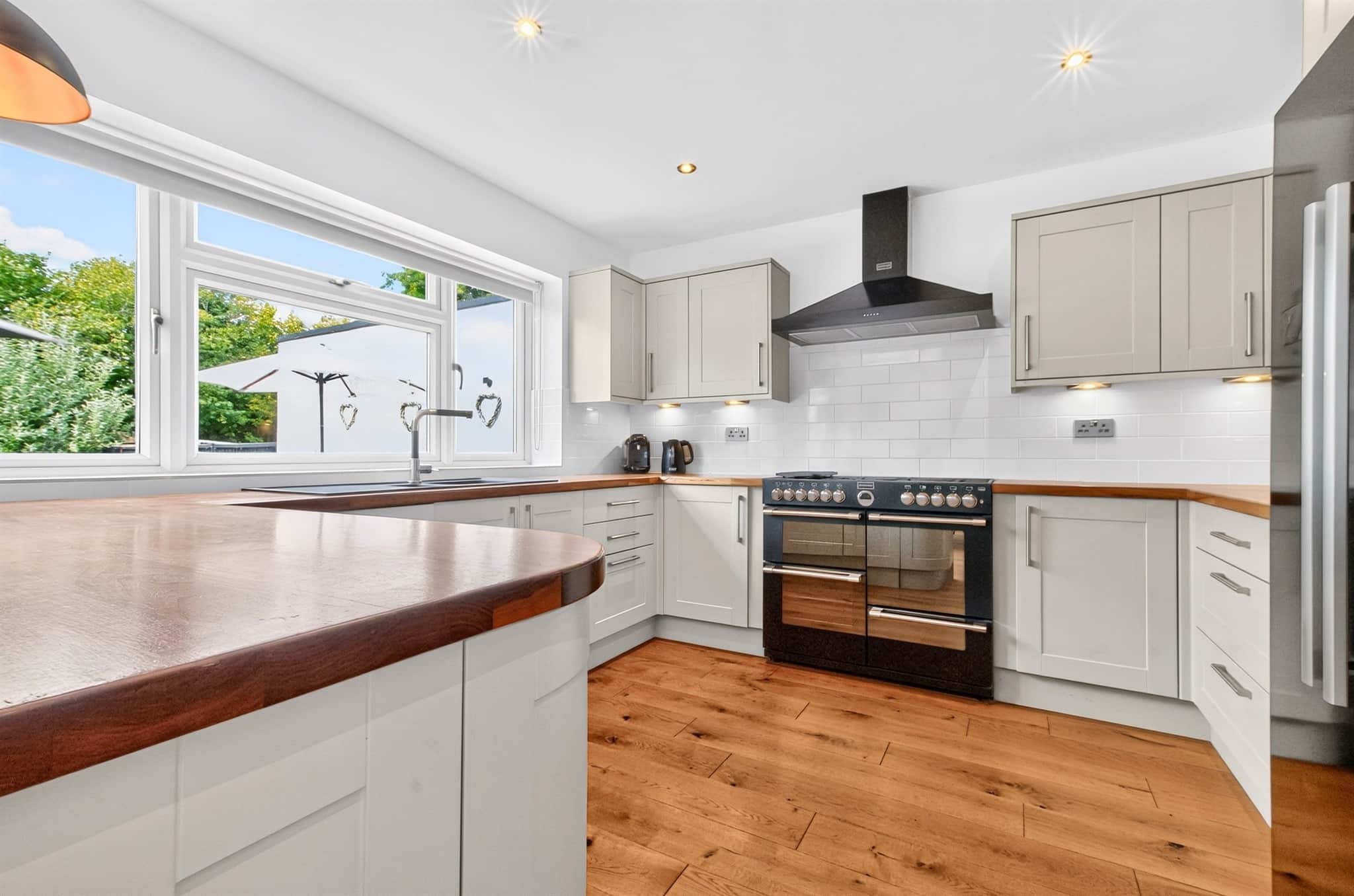 Property at Roestock Gardens, Colney Heath, St. Albans