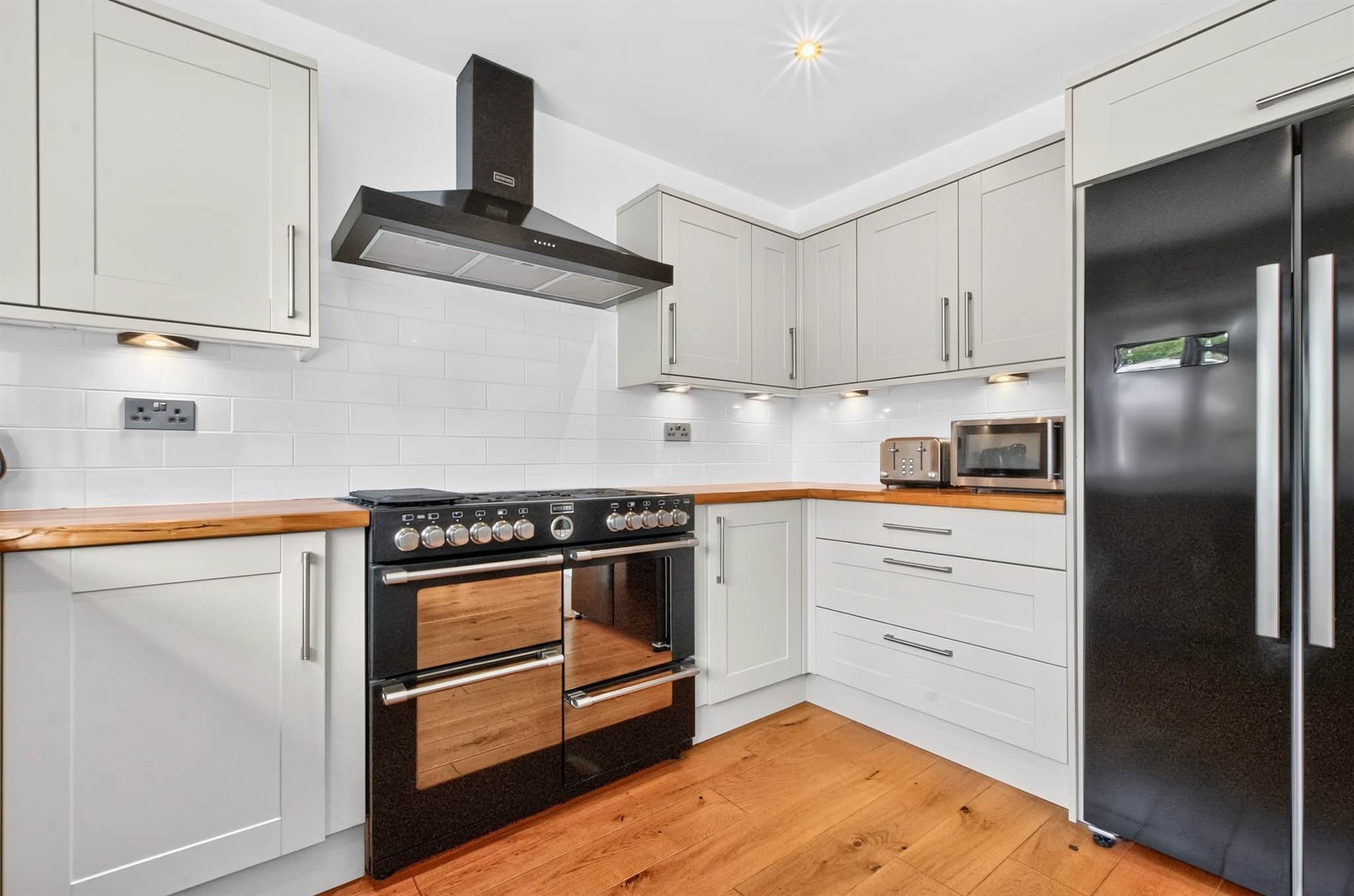 Property at Roestock Gardens, Colney Heath, St. Albans