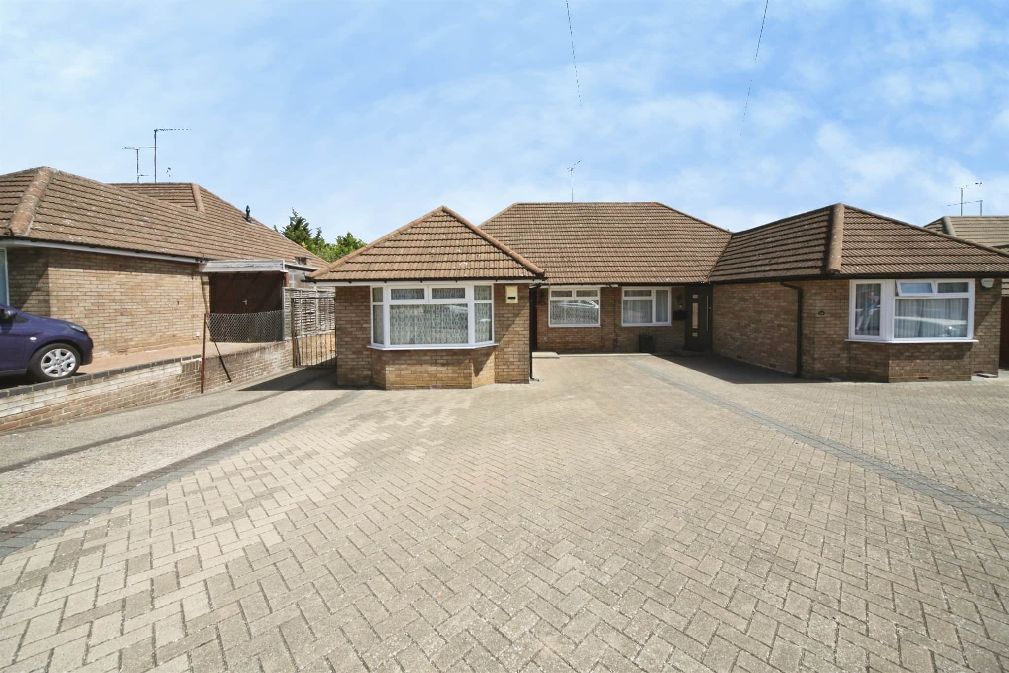 Property at Ridgeway Avenue, Dunstable