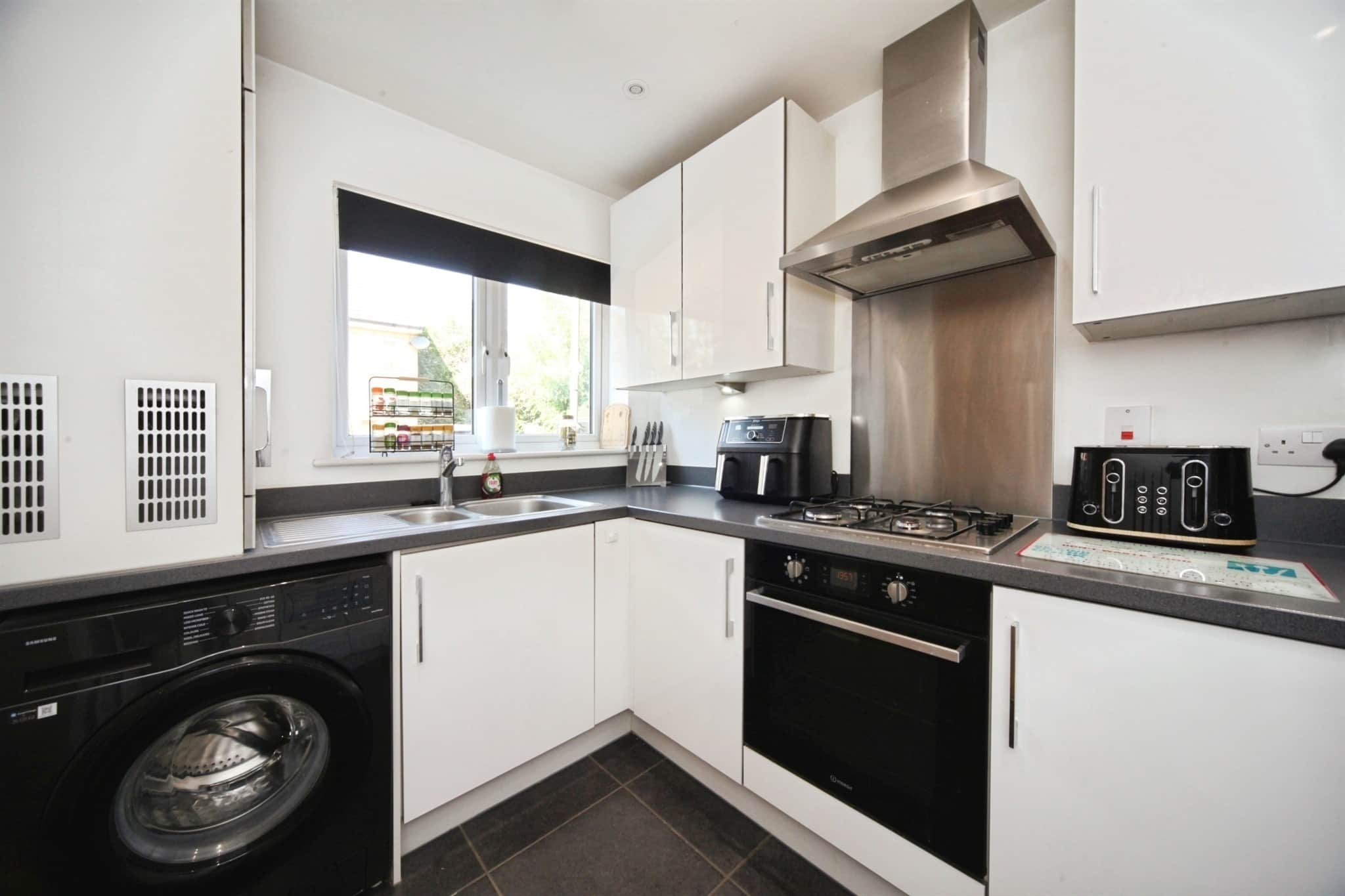 Property at Landau Close, Luton