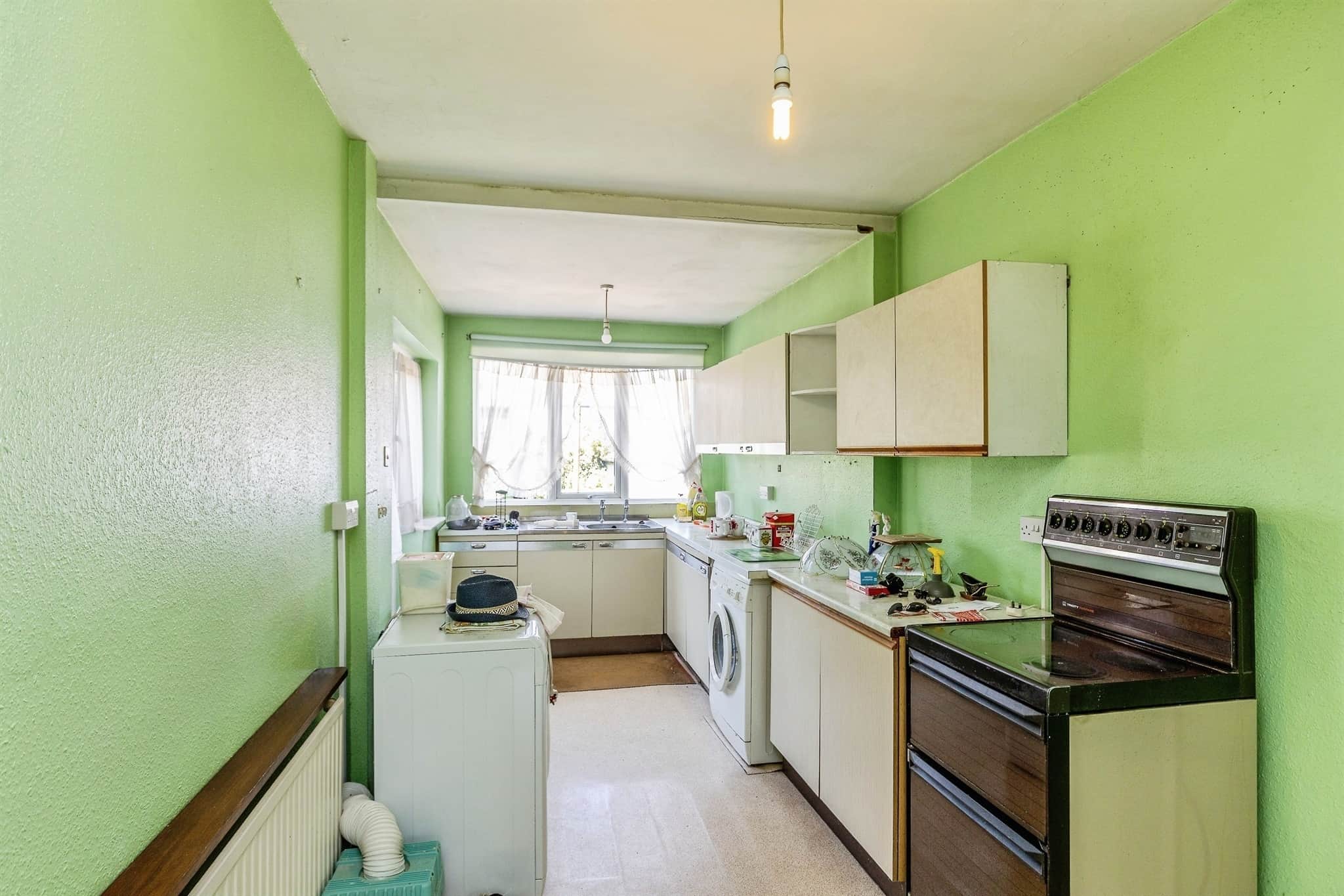Property at Aylesbury Crescent, Bristol