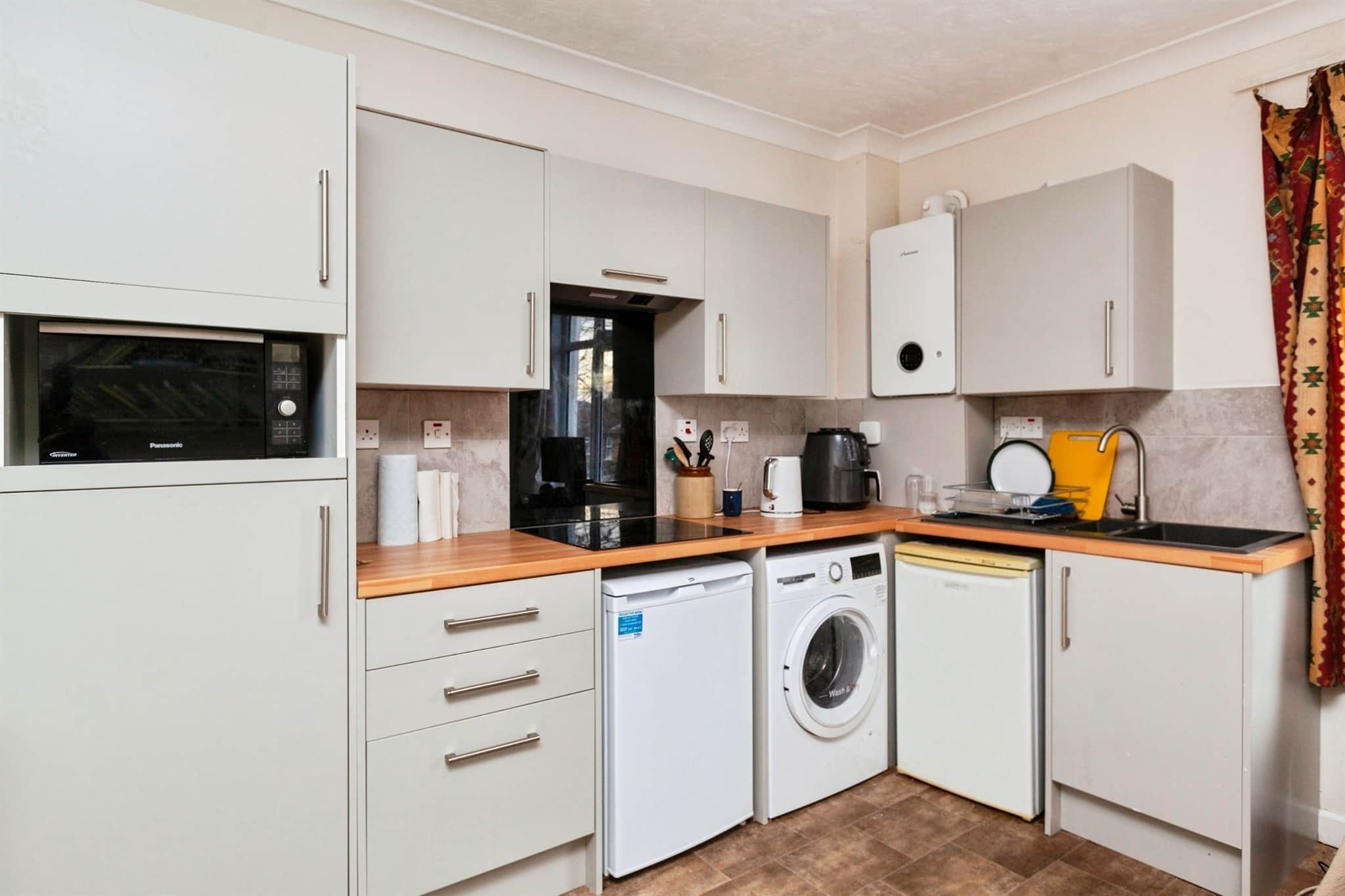 Property at Hencroft Street South, Slough