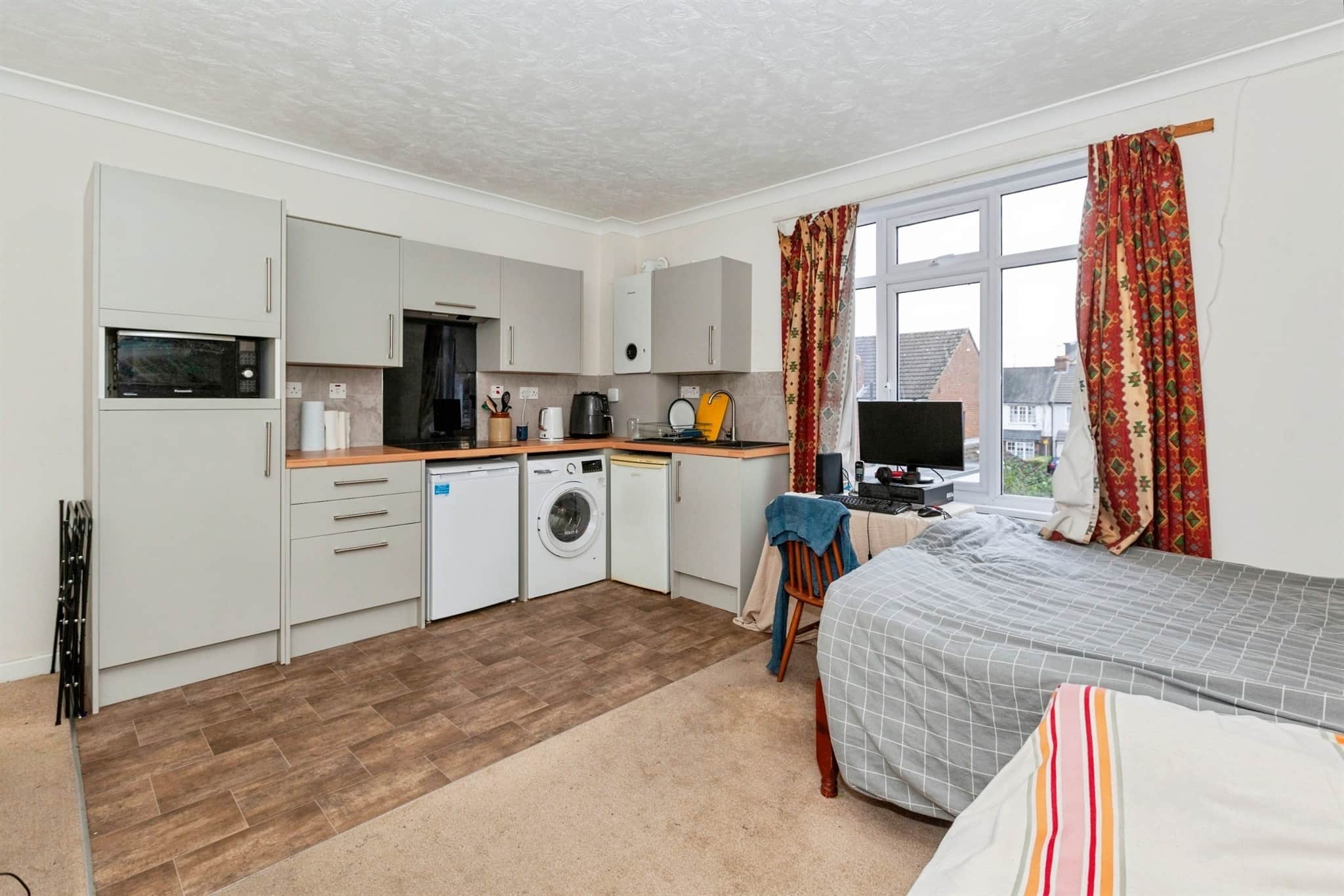 Property at Hencroft Street South, Slough