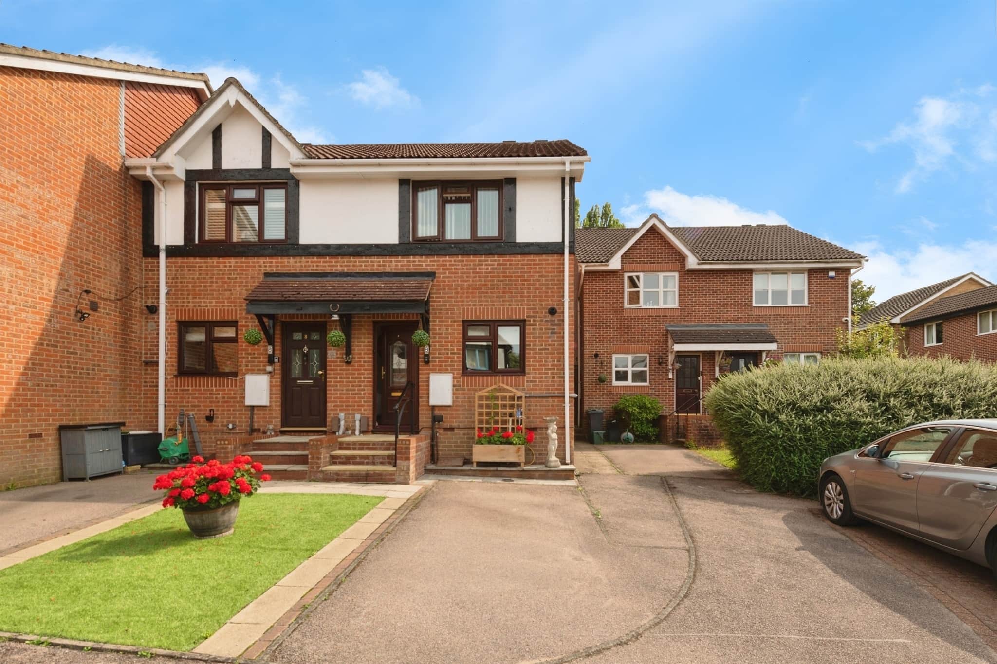 Property at Caxton Rise, Redhill
