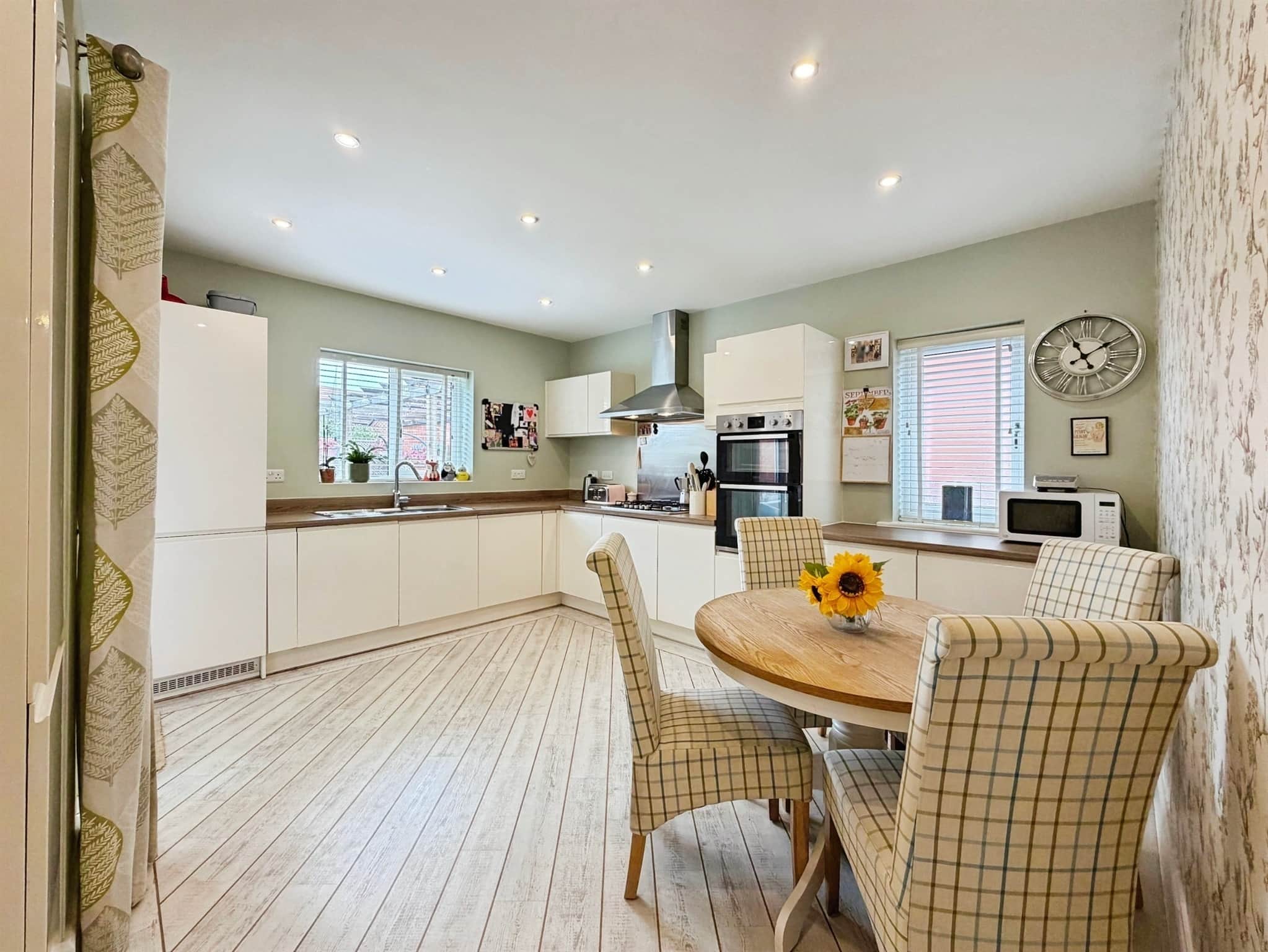 Property at Horseshoe Crescent, Wellesbourne, Warwick