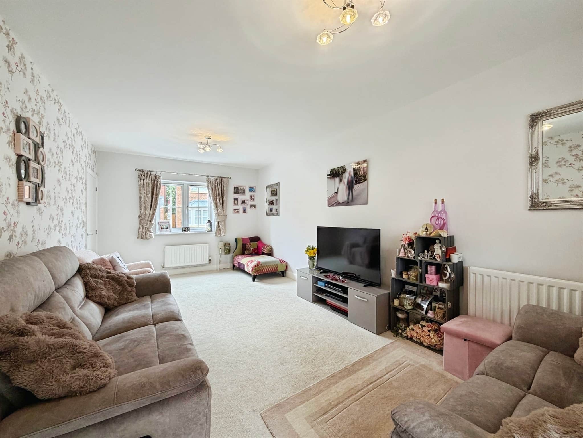 Property at Horseshoe Crescent, Wellesbourne, Warwick