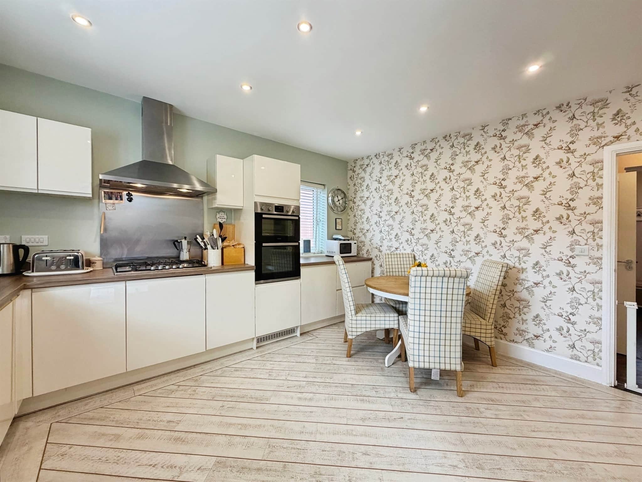 Property at Horseshoe Crescent, Wellesbourne, Warwick