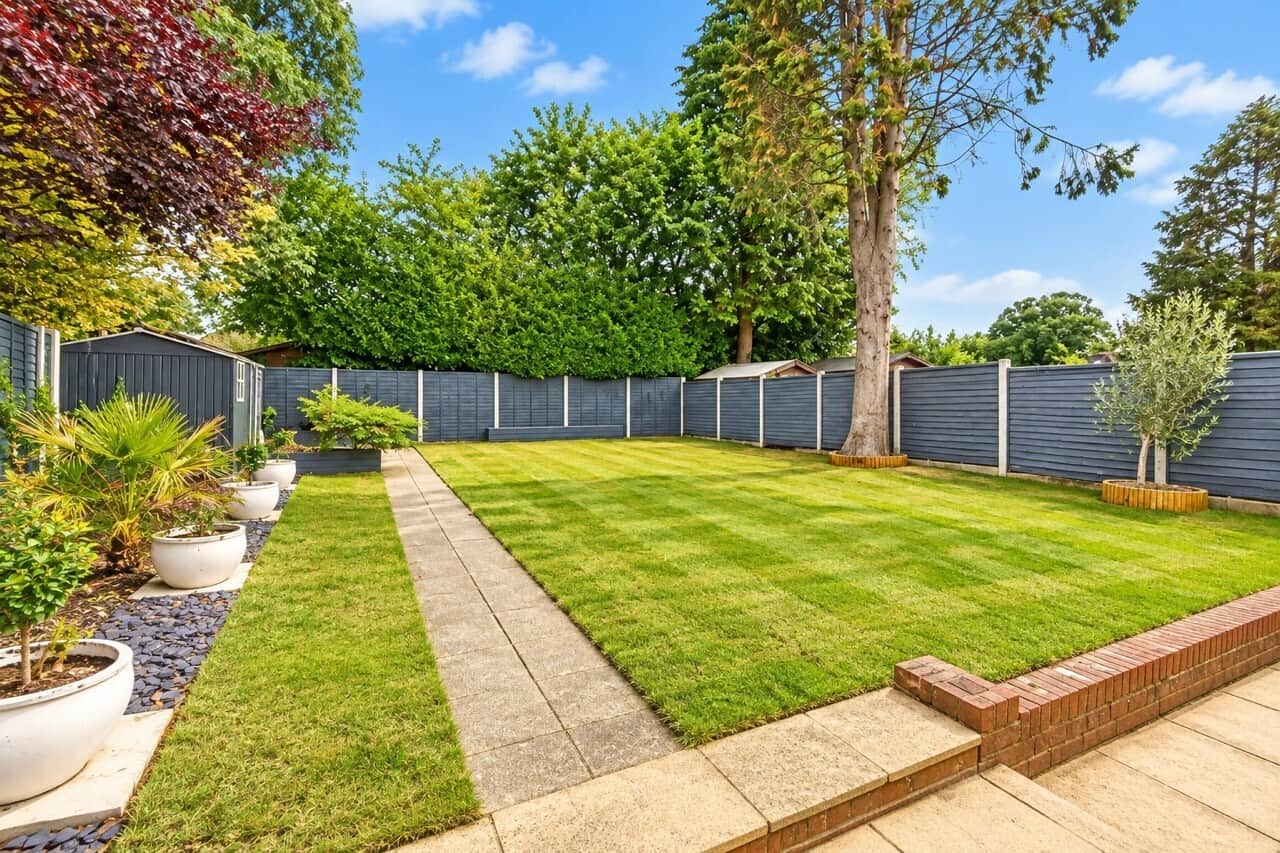 Property at Hamilton Close, Bricket Wood, St. Albans